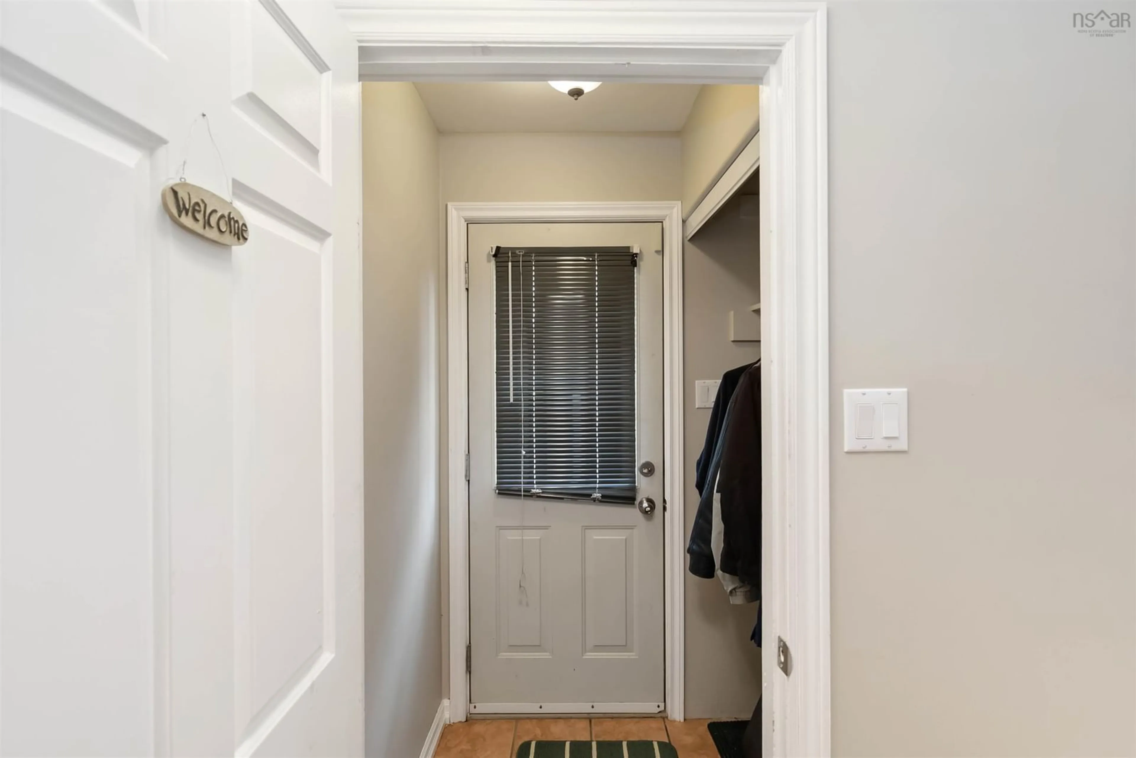 Indoor entryway for 123B Adelaide Ave, Halifax Nova Scotia B3N 2P1