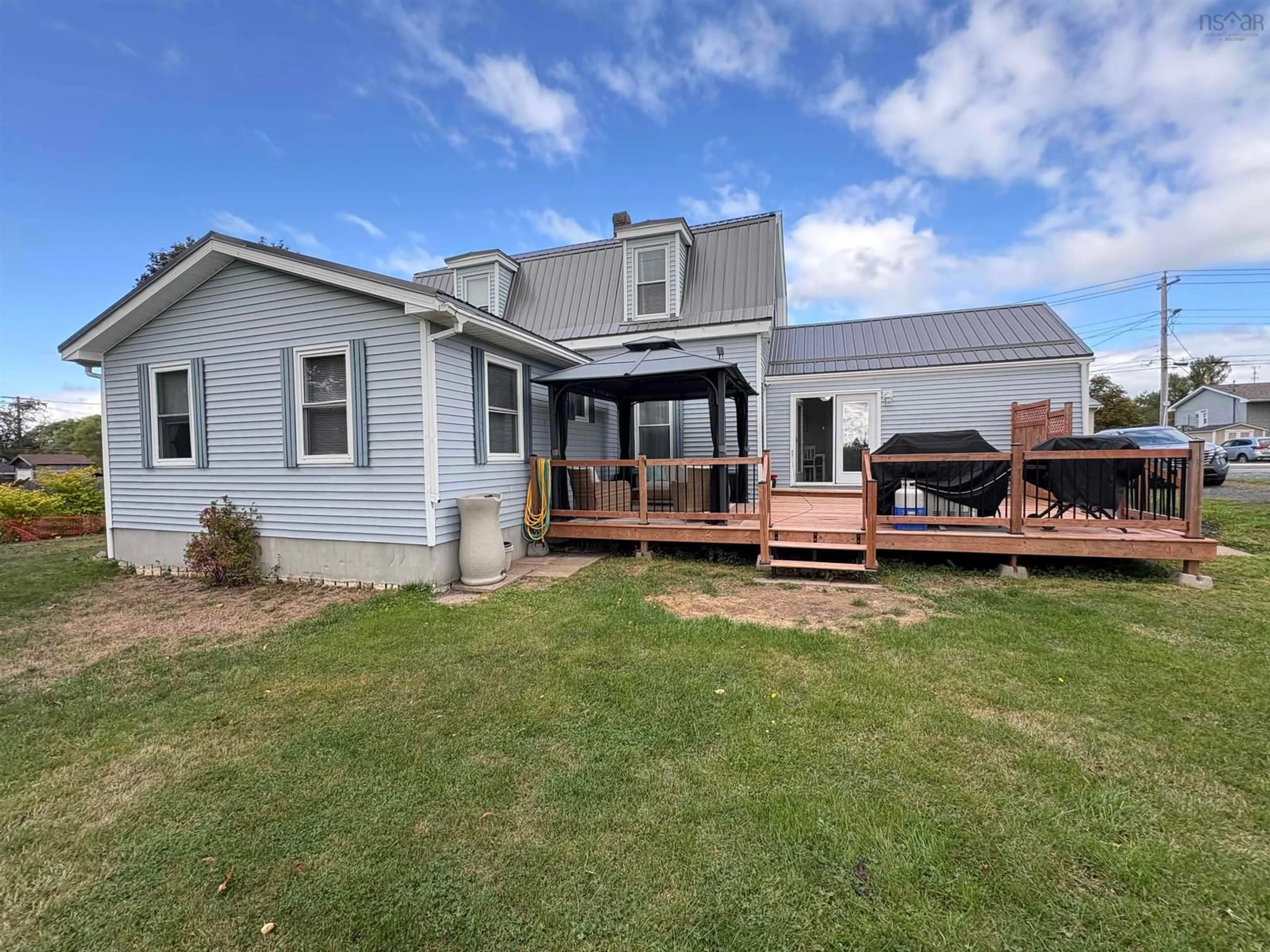 A pic from outside/outdoor area/front of a property/back of a property/a pic from drone, unknown for 21 Oak St, Pictou Nova Scotia B0K 1H0