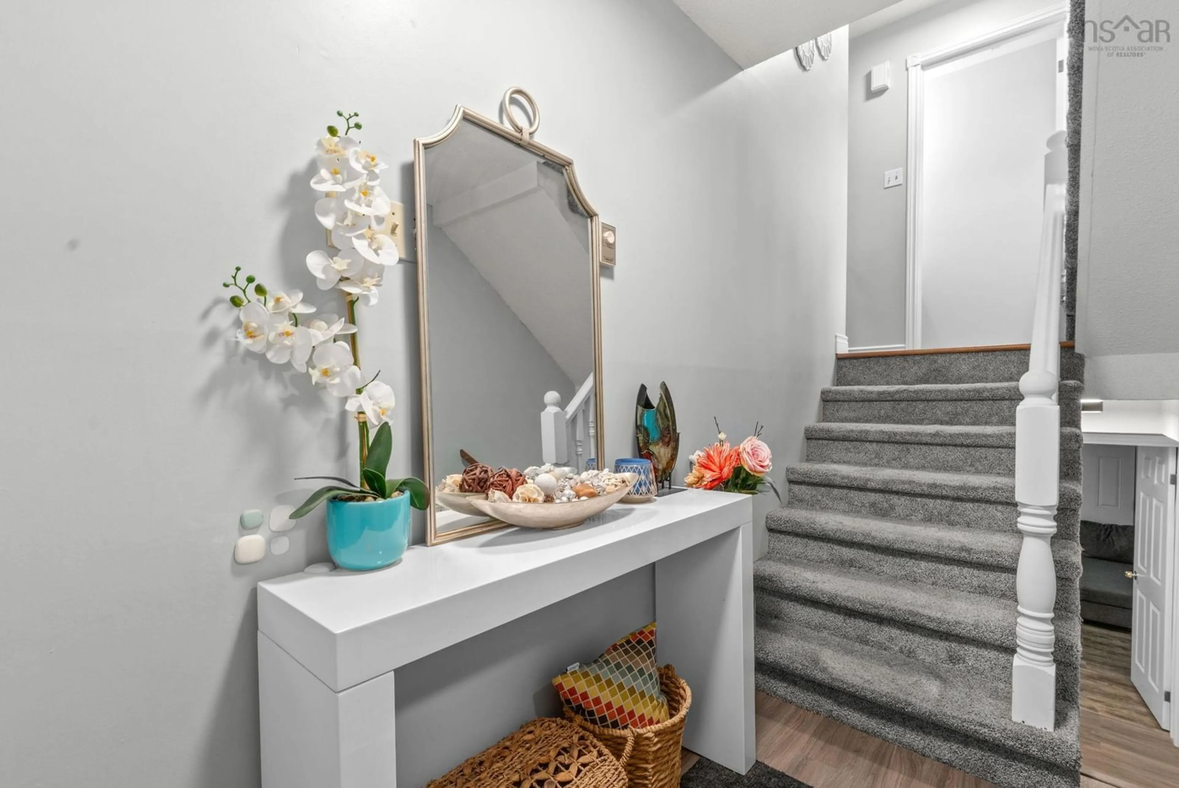 Indoor foyer for 8 Remington Crt, Clayton Park Nova Scotia B3M 3Y6