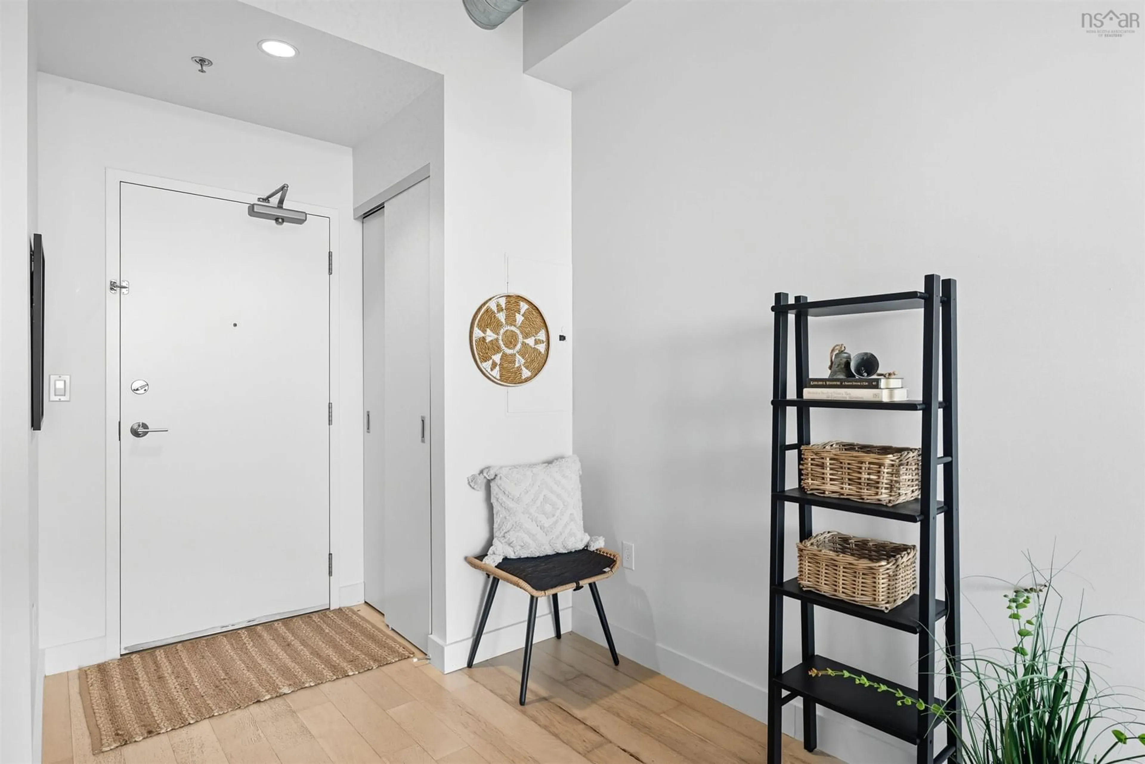 Indoor entryway for 1065 Barrington St #613, Halifax Nova Scotia B3H 2P8
