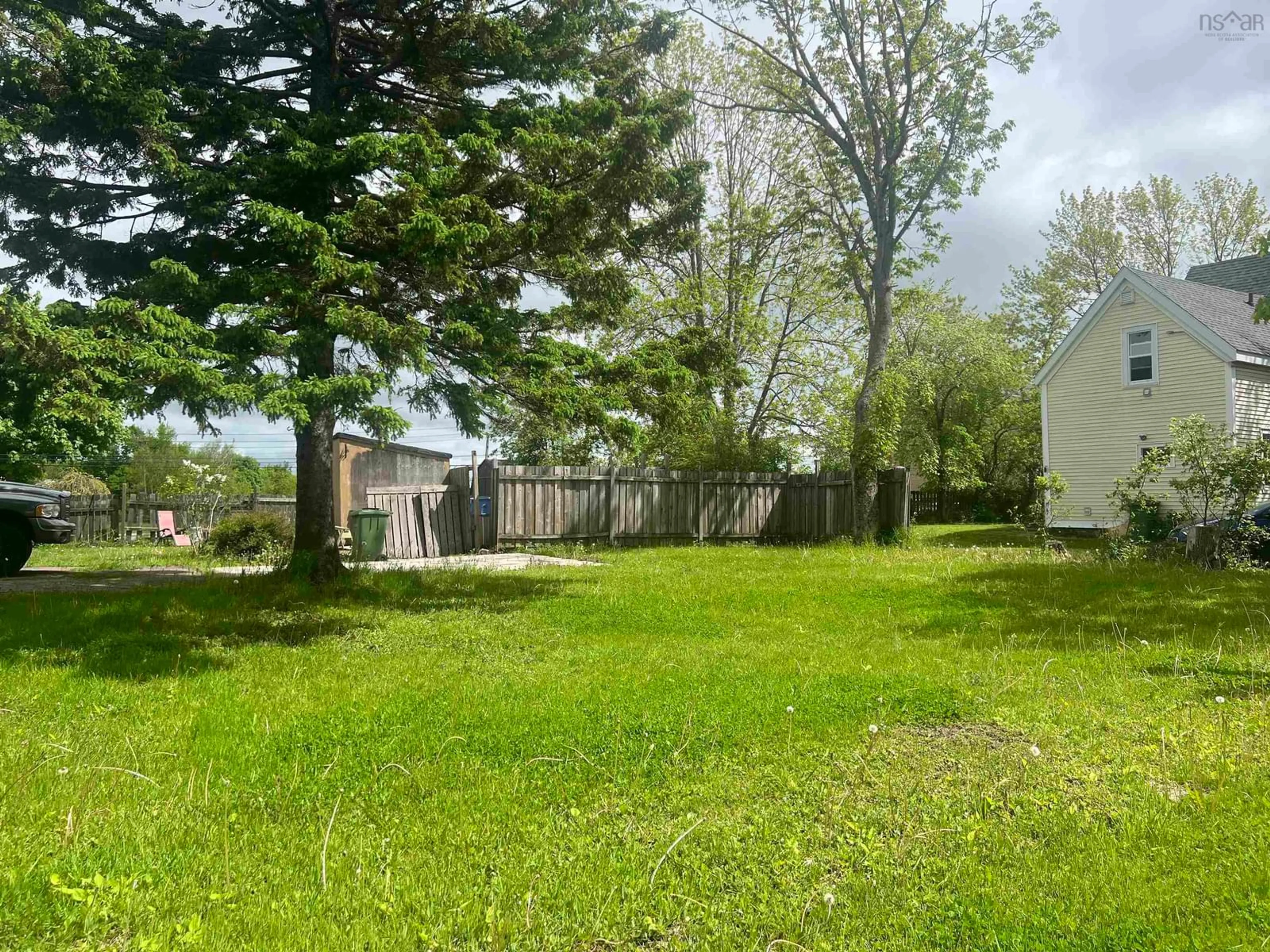 A pic from outside/outdoor area/front of a property/back of a property/a pic from drone, street for 376 Washington St, New Glasgow Nova Scotia B2H 3M4