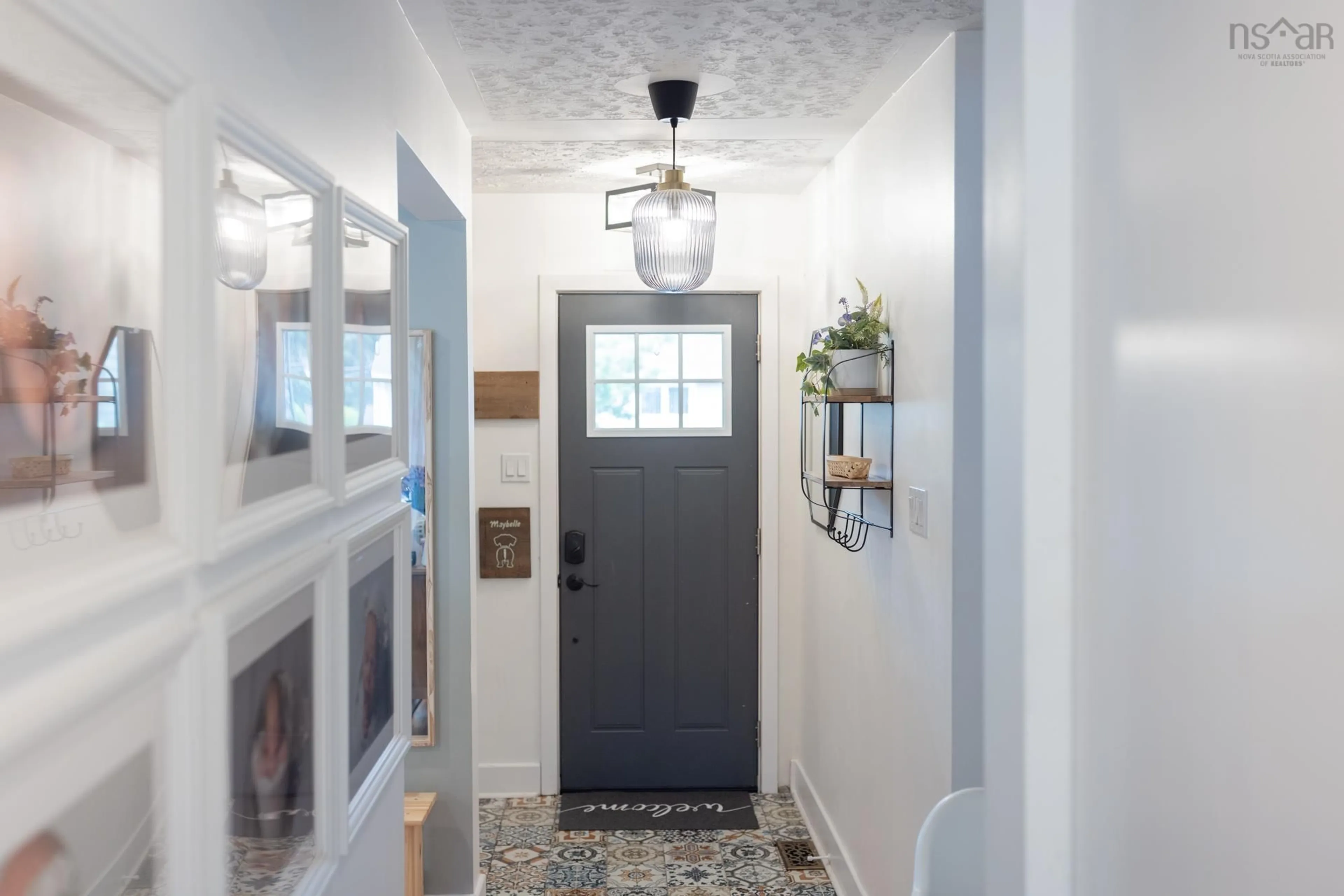 Indoor entryway for 91 Symonds St, Dartmouth Nova Scotia B3A 3M1