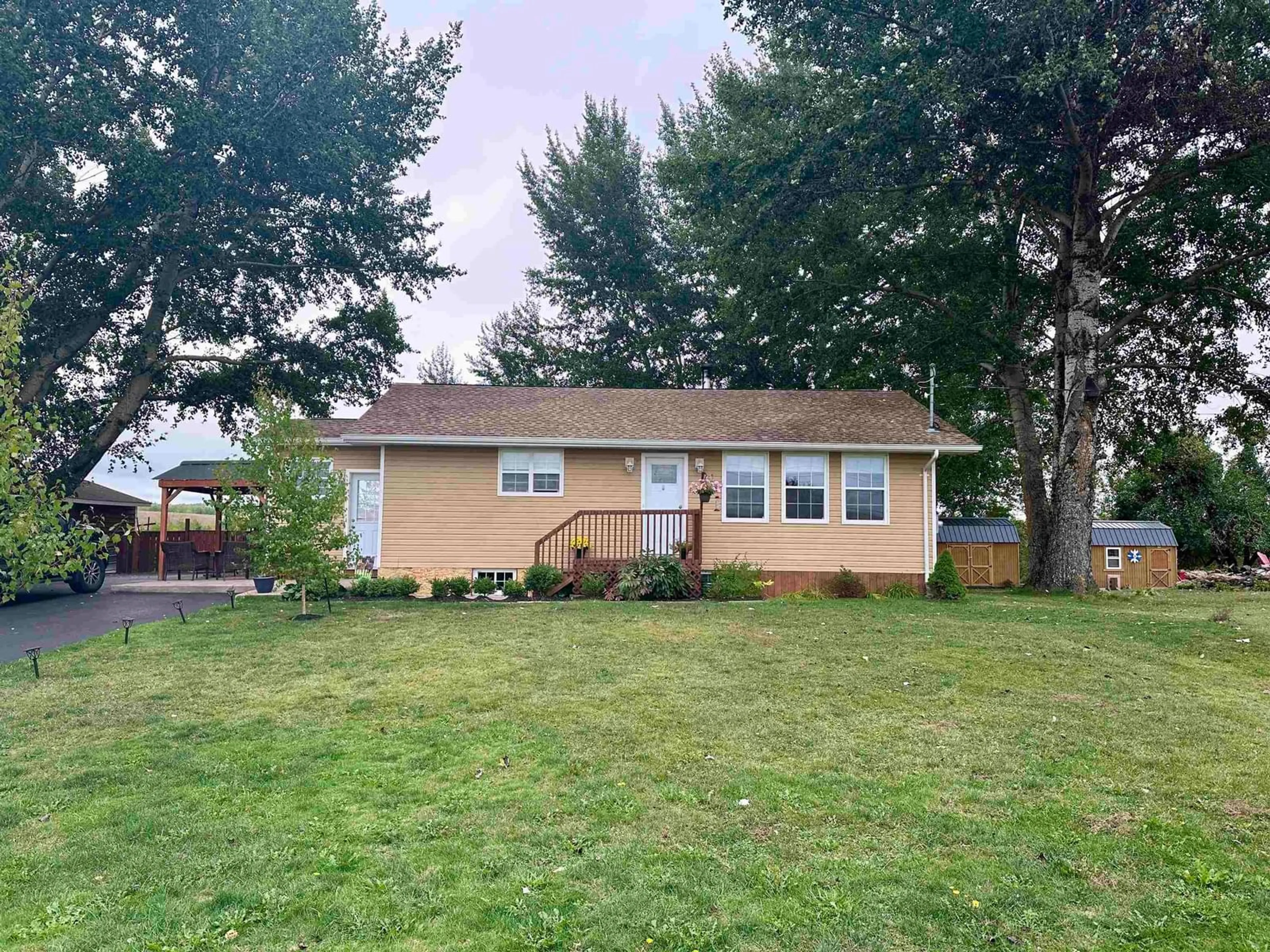 Home with vinyl exterior material, unknown for 9322 Highway 14, Woodville Nova Scotia B0N 2A0