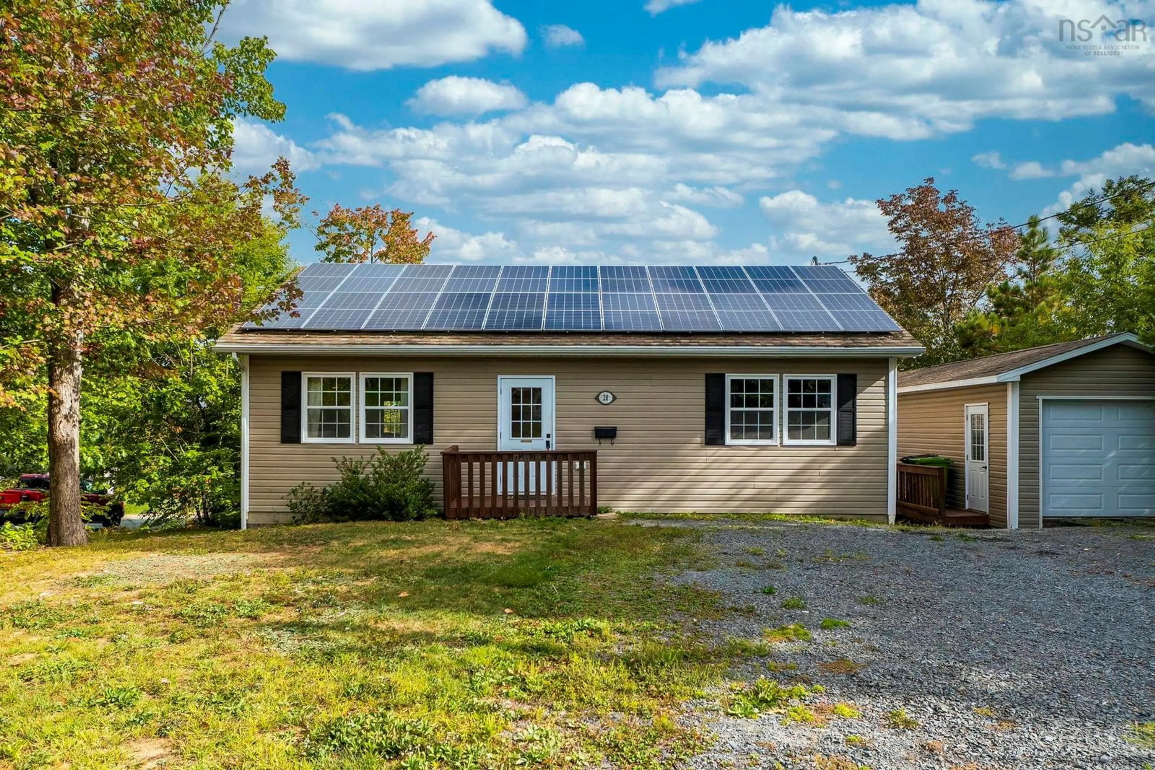 Home with vinyl exterior material, unknown for 28 Forest Hill Rd, Bridgewater Nova Scotia B4V 1T8