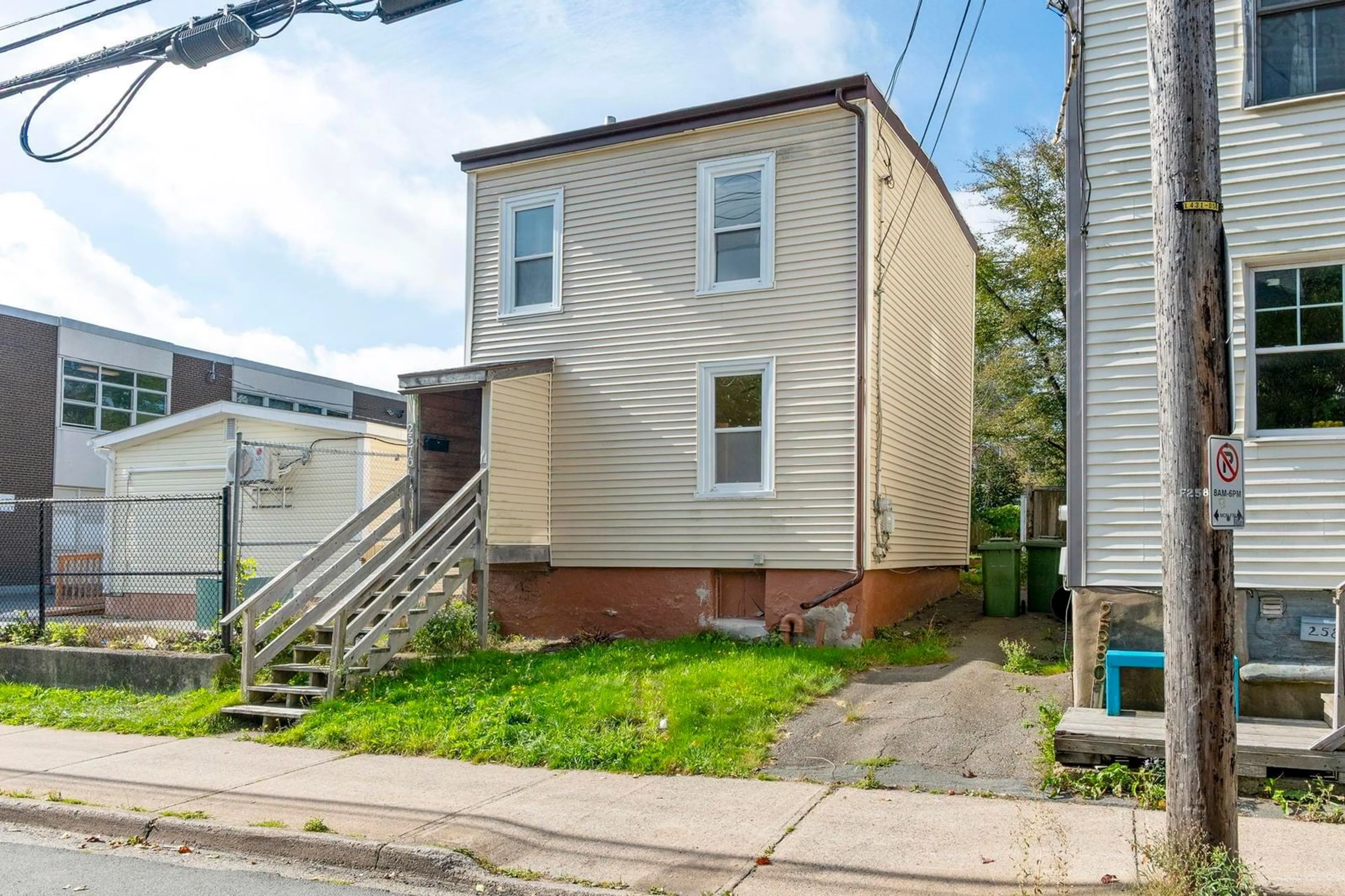 Unknown for 2576 Creighton St, Halifax Nova Scotia B3K 3S4