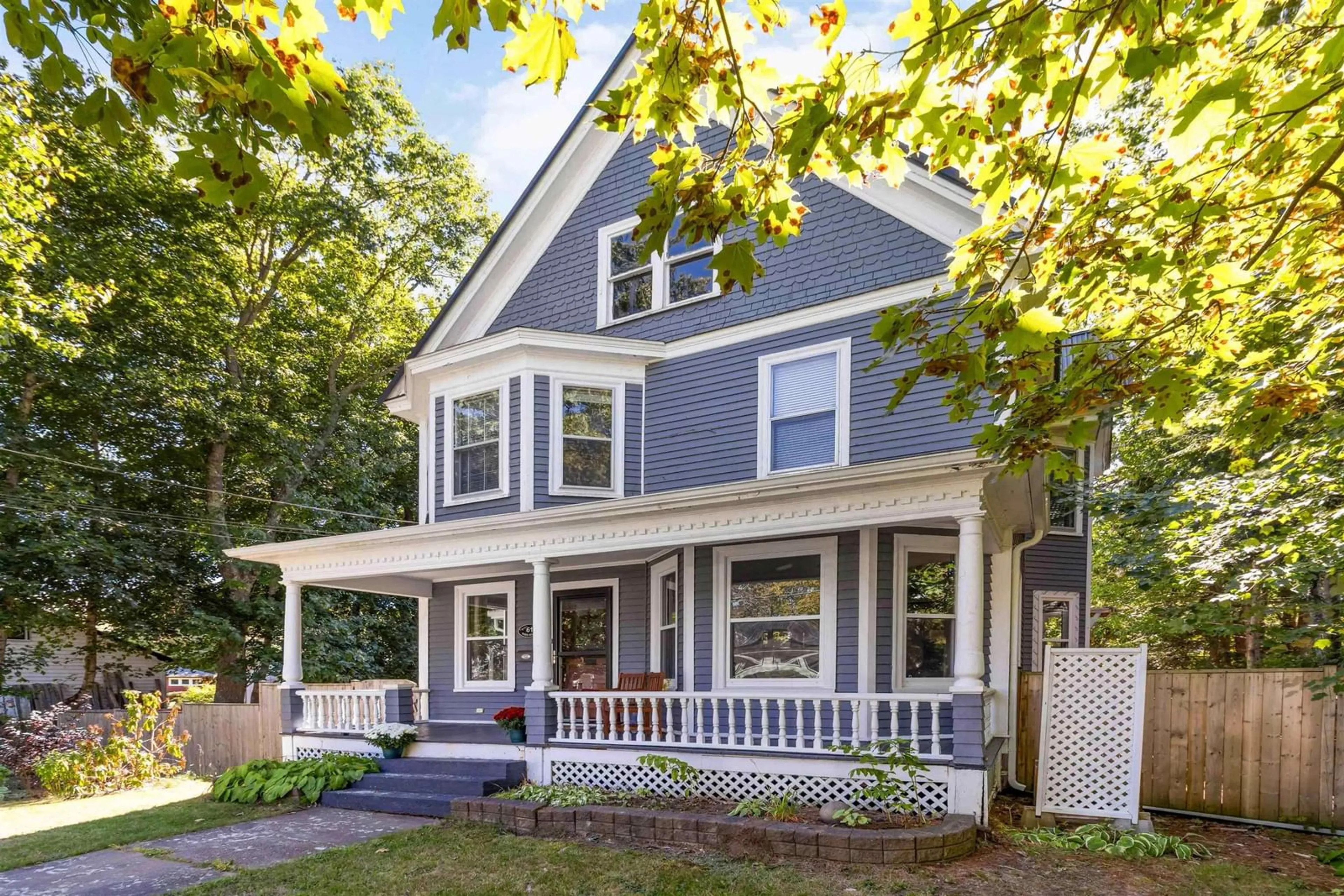 Home with vinyl exterior material, street for 61 York St, Bridgewater Nova Scotia B4V 1R1