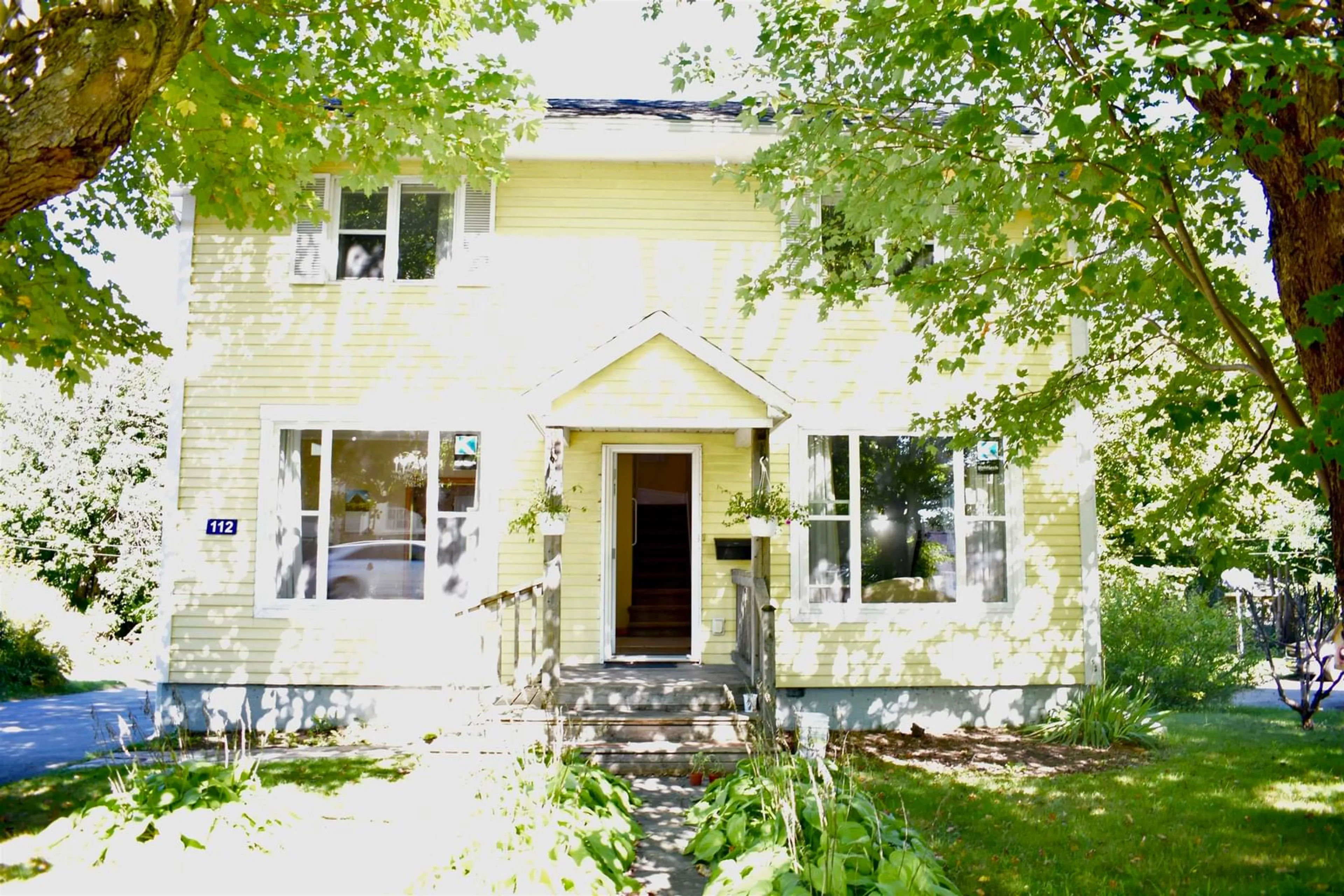 Home with vinyl exterior material, street for 112 Bristol Ave, Liverpool Nova Scotia B0T 1K0