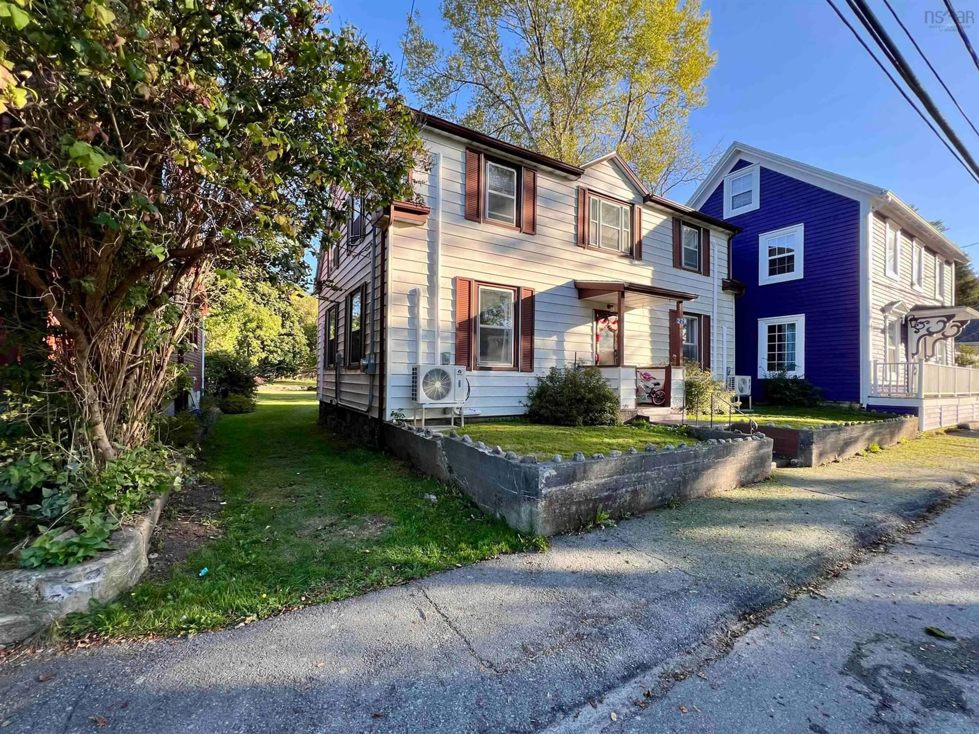 A pic from outside/outdoor area/front of a property/back of a property/a pic from drone, street for 279 Church St, Liverpool Nova Scotia B0T 1K0
