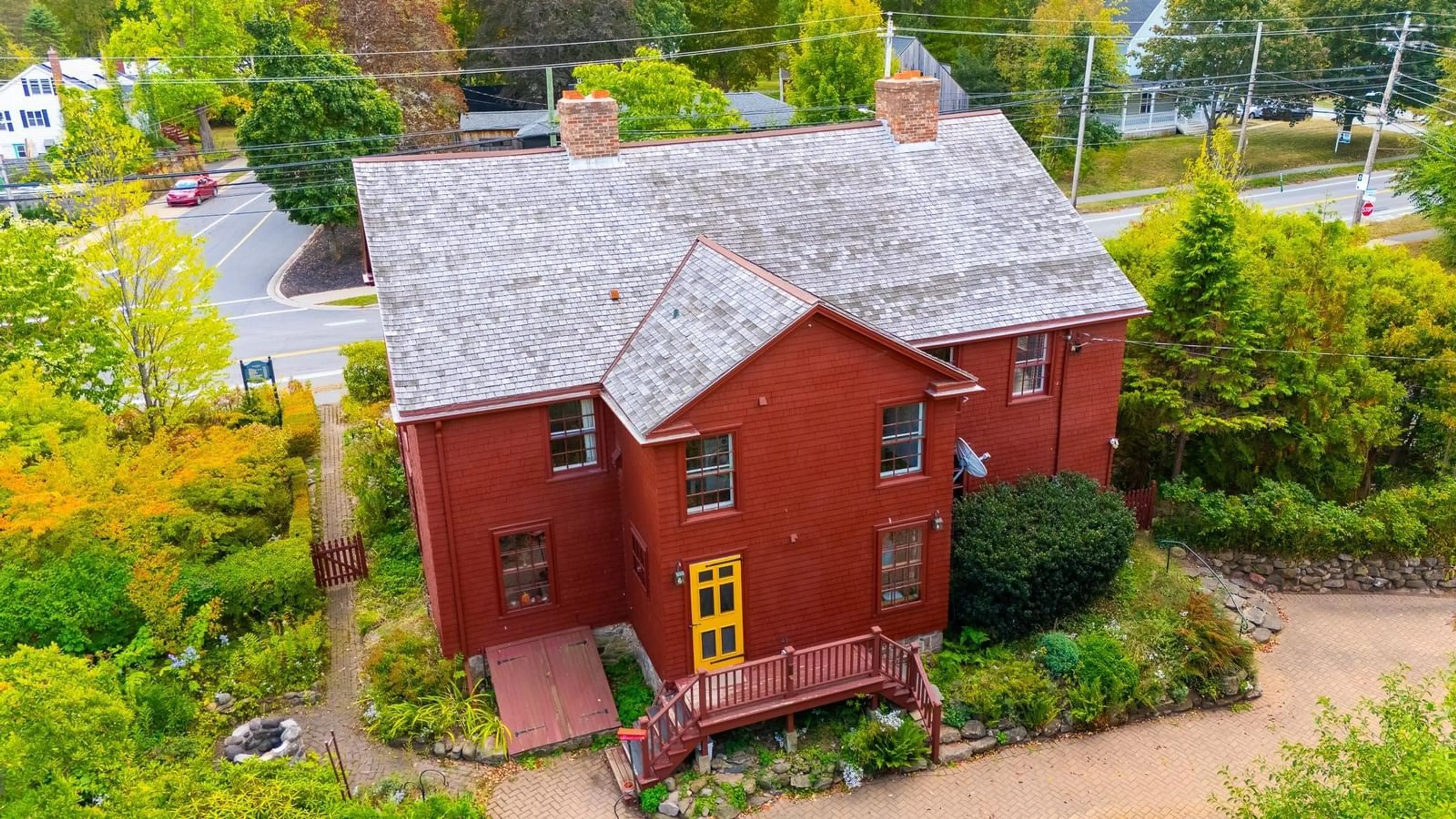 A pic from outside/outdoor area/front of a property/back of a property/a pic from drone, building for 654 Main St, Wolfville Nova Scotia B4P 1E8