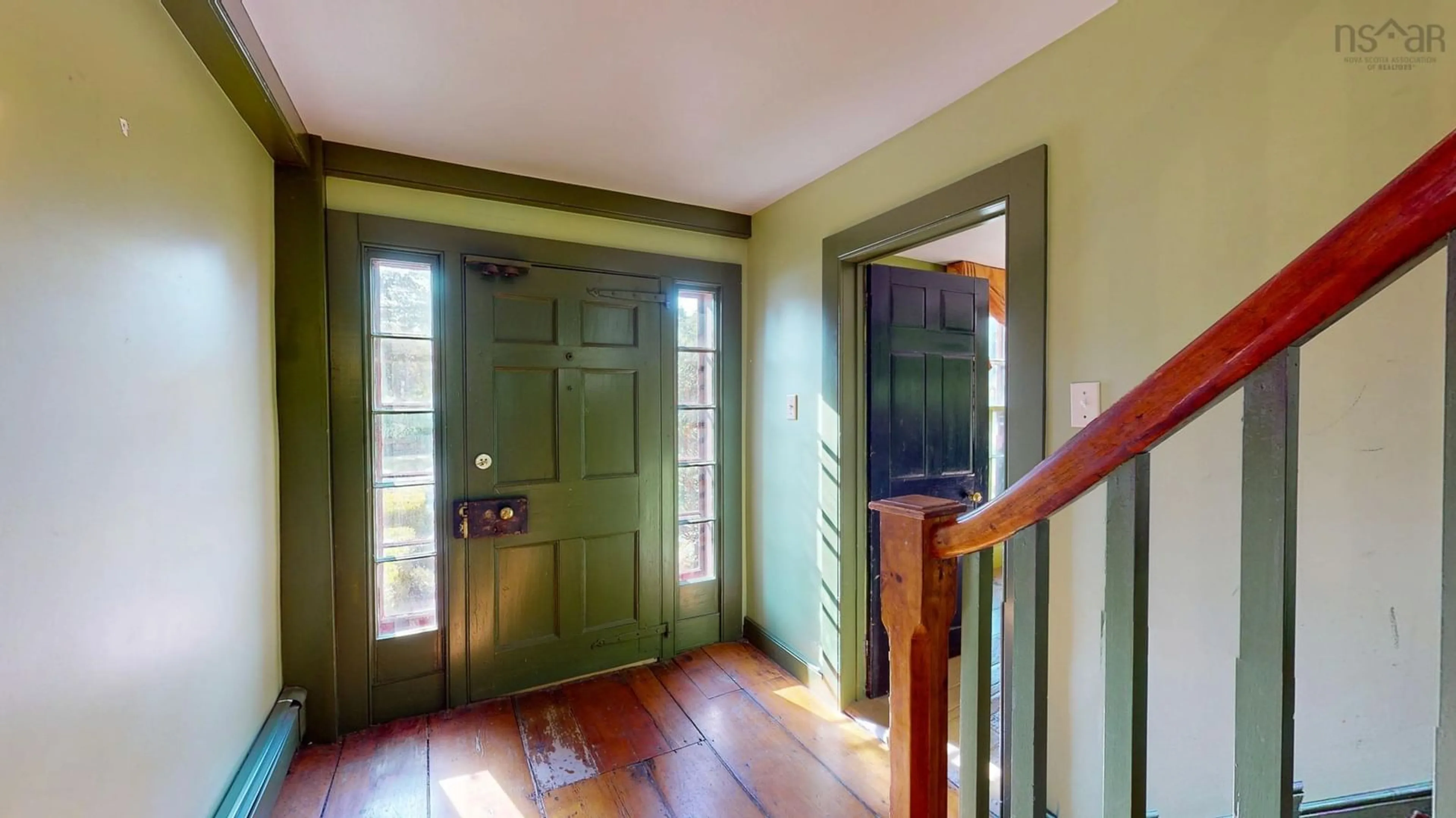 Indoor entryway for 654 Main St, Wolfville Nova Scotia B4P 1E8