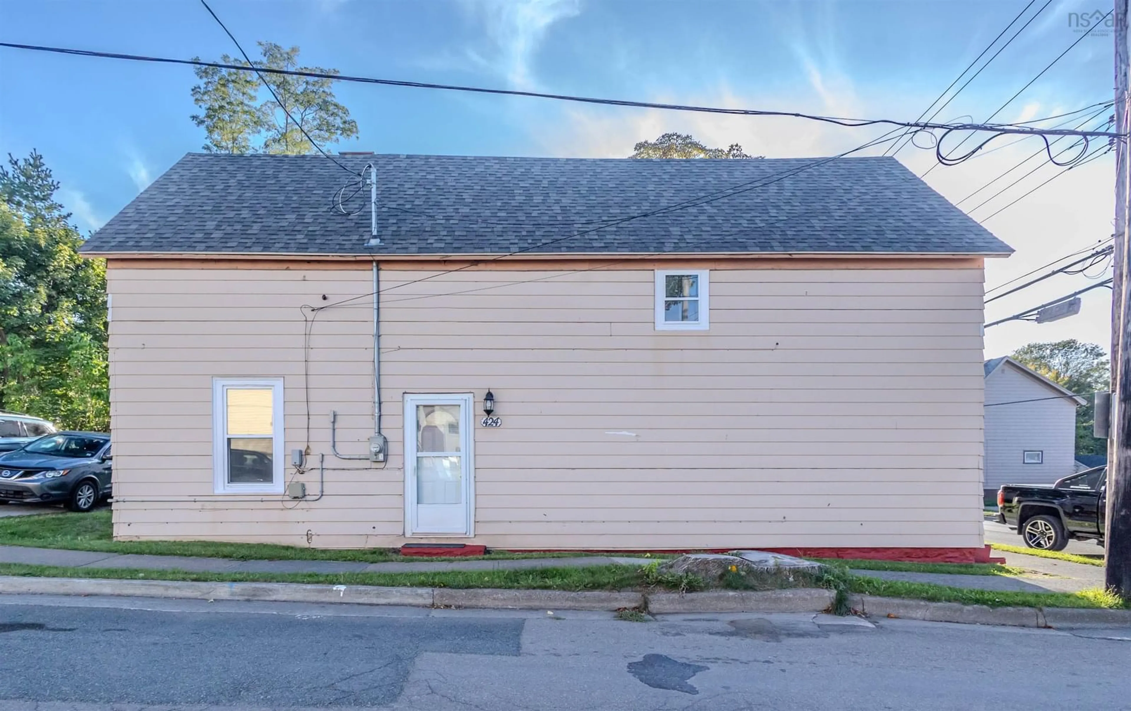 A pic from outside/outdoor area/front of a property/back of a property/a pic from drone, building for 424 Bentinck St, Sydney Nova Scotia B1S 2Y7