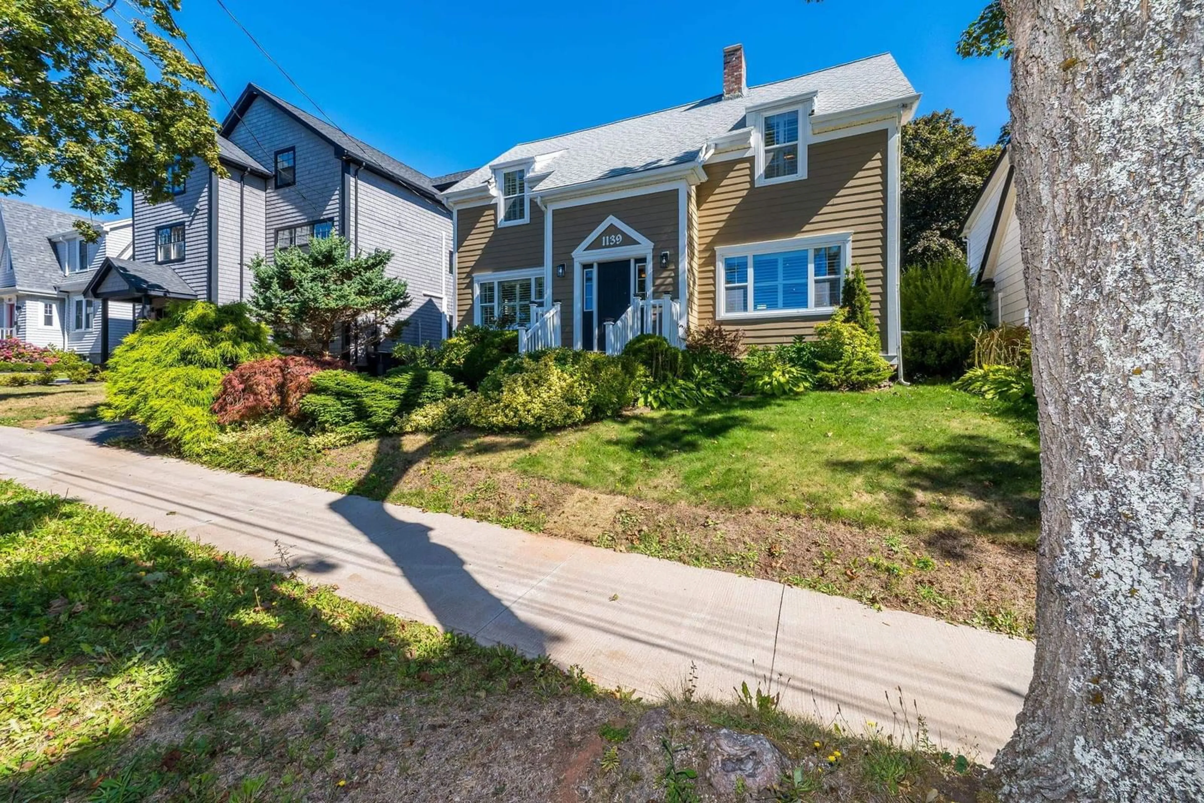 A pic from outside/outdoor area/front of a property/back of a property/a pic from drone, street for 1139 Dalhousie St, Halifax Nova Scotia B3H 3W5