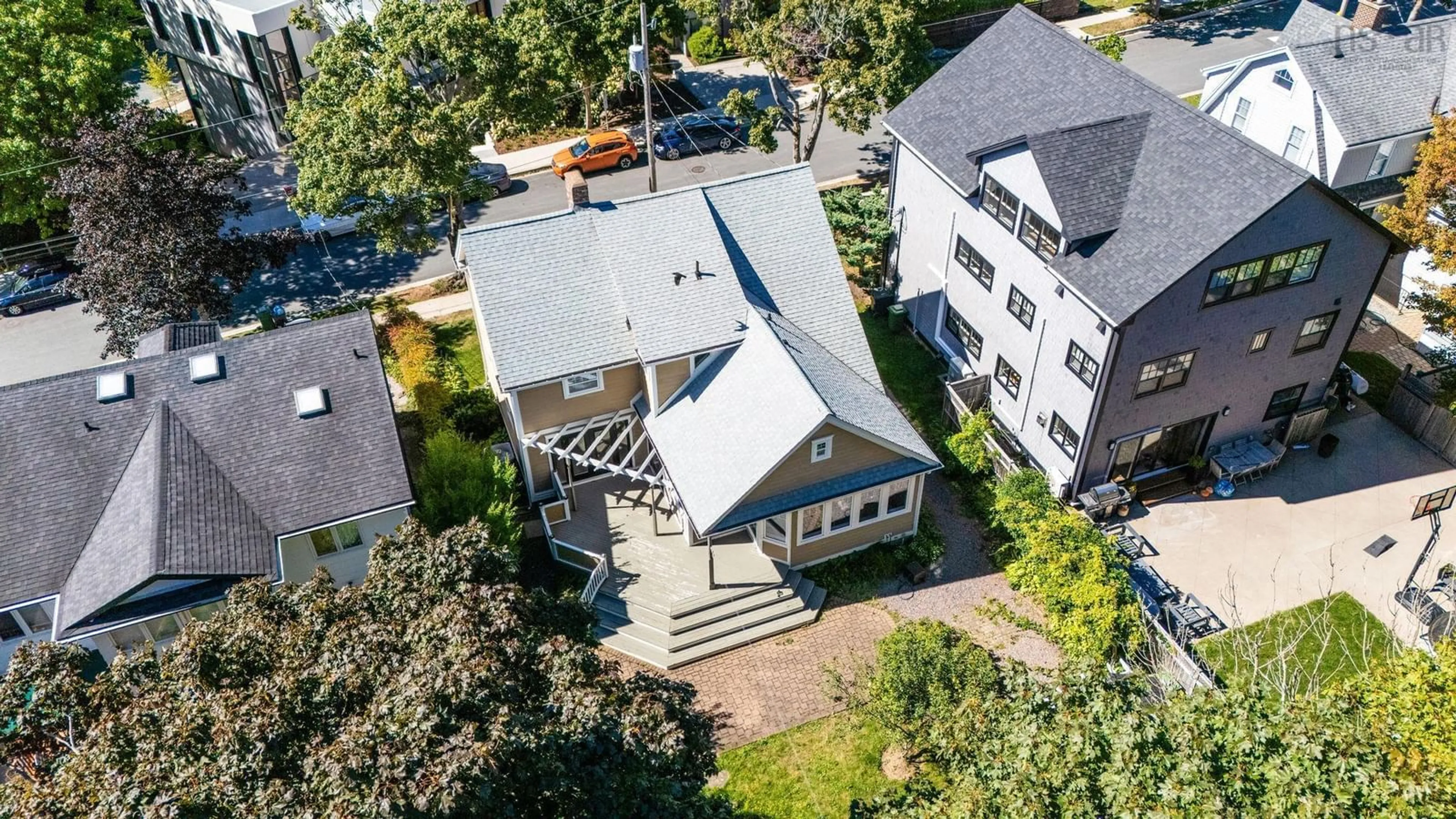 A pic from outside/outdoor area/front of a property/back of a property/a pic from drone, building for 1139 Dalhousie St, Halifax Nova Scotia B3H 3W5
