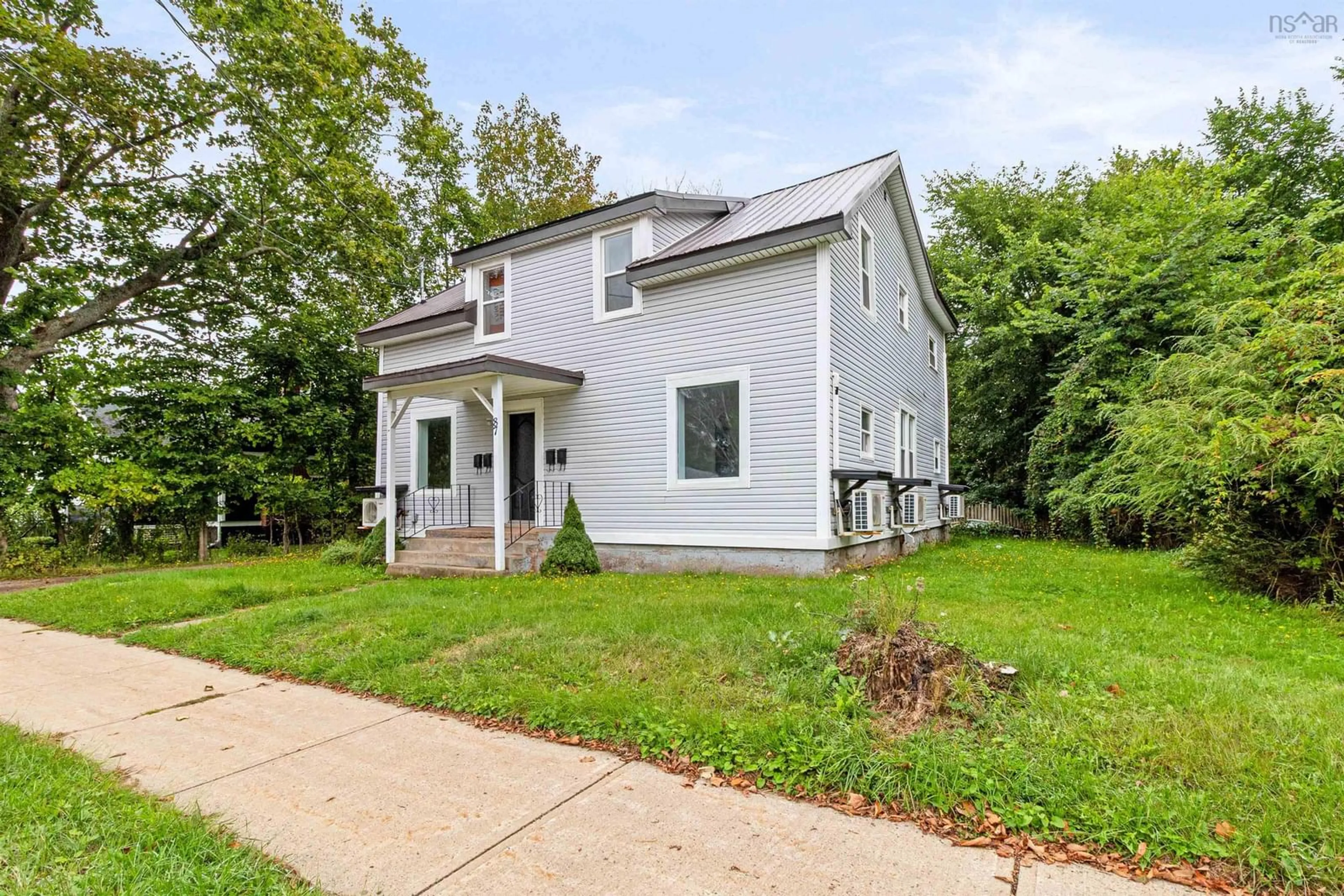 Home with vinyl exterior material, street for 87 Park St, Truro Nova Scotia B2N 3J5