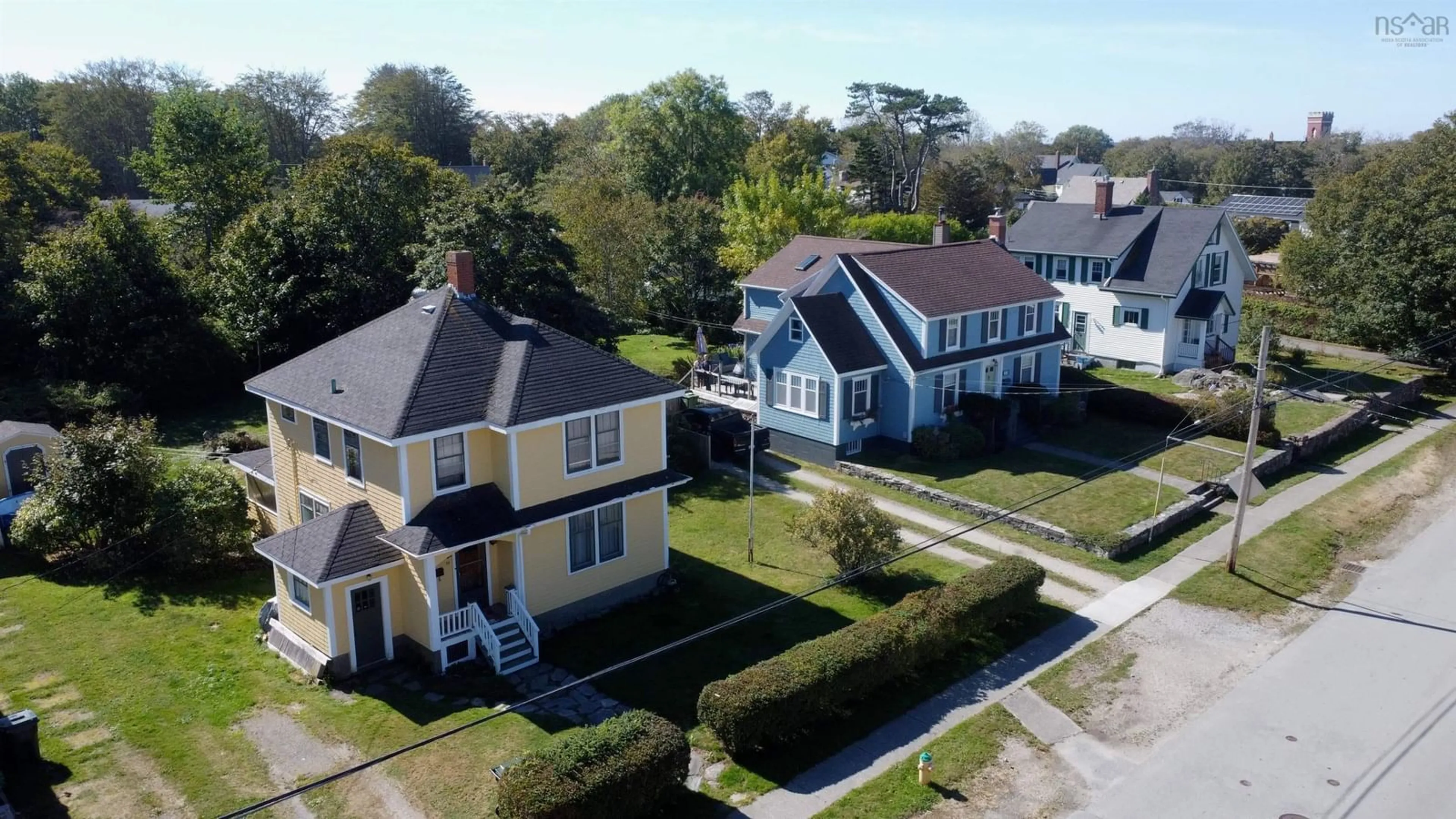 A pic from outside/outdoor area/front of a property/back of a property/a pic from drone, street for 85 Cliff St, Yarmouth Nova Scotia B5A 3J7