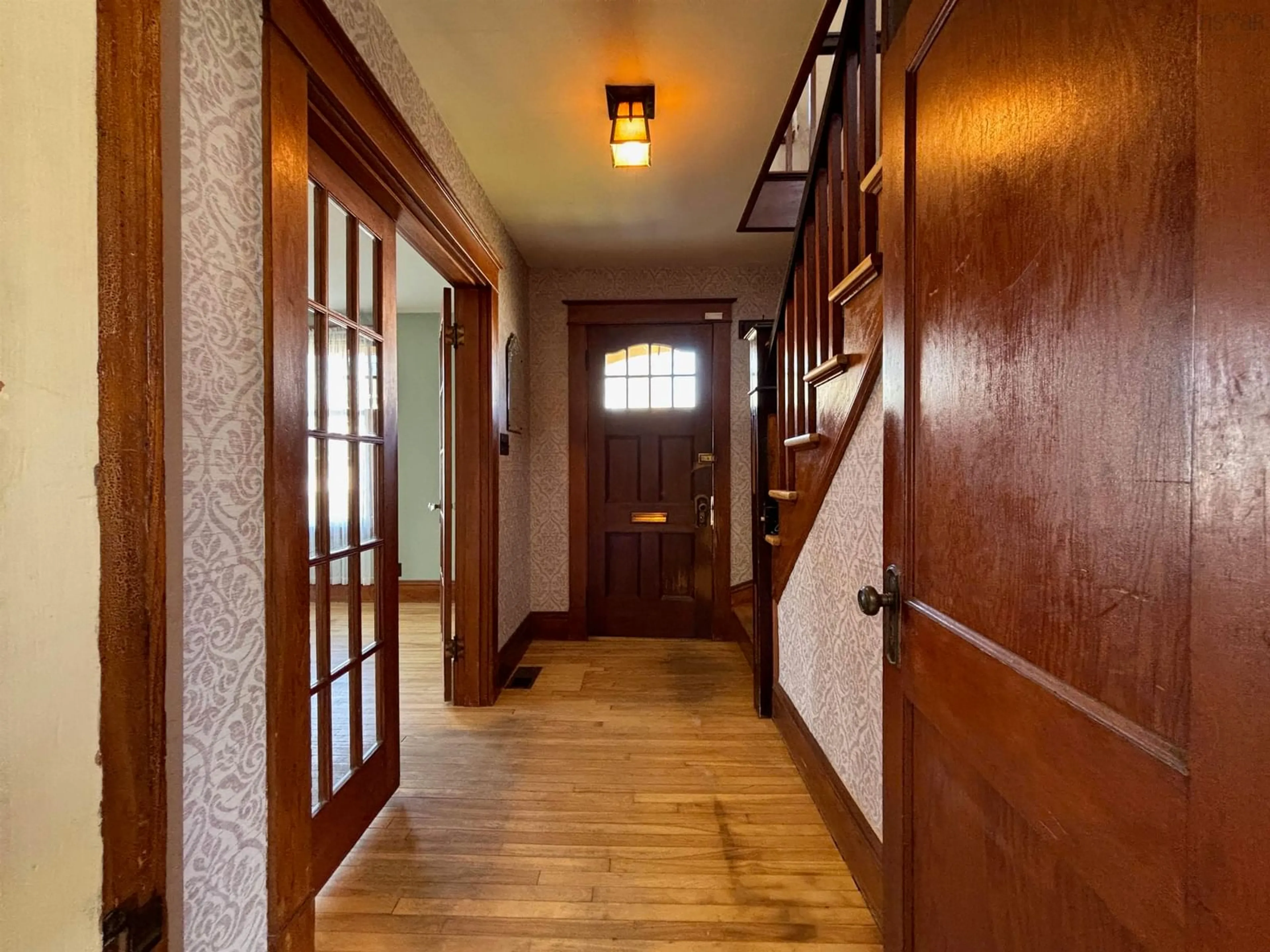 Indoor entryway for 85 Cliff St, Yarmouth Nova Scotia B5A 3J7