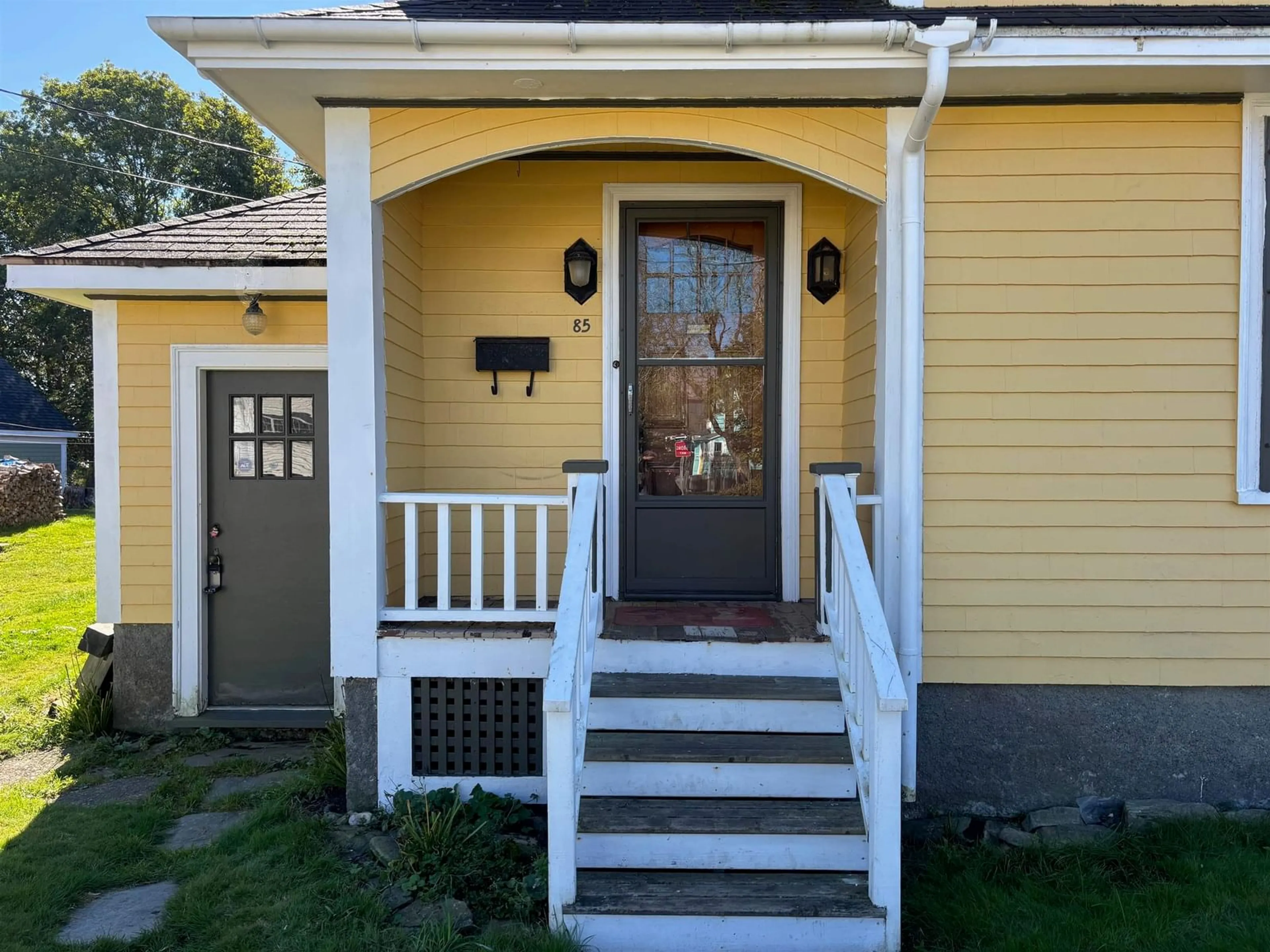 Unknown for 85 Cliff St, Yarmouth Nova Scotia B5A 3J7