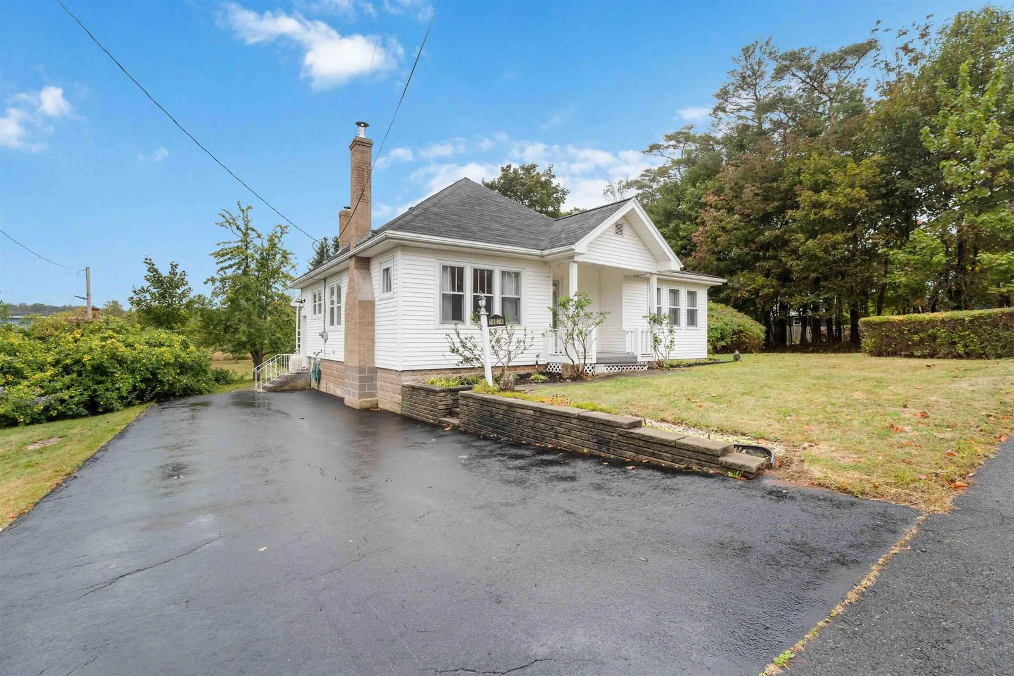 A pic from outside/outdoor area/front of a property/back of a property/a pic from drone, street for 14074 Highway 1, Hants Border Nova Scotia B0P 1P0