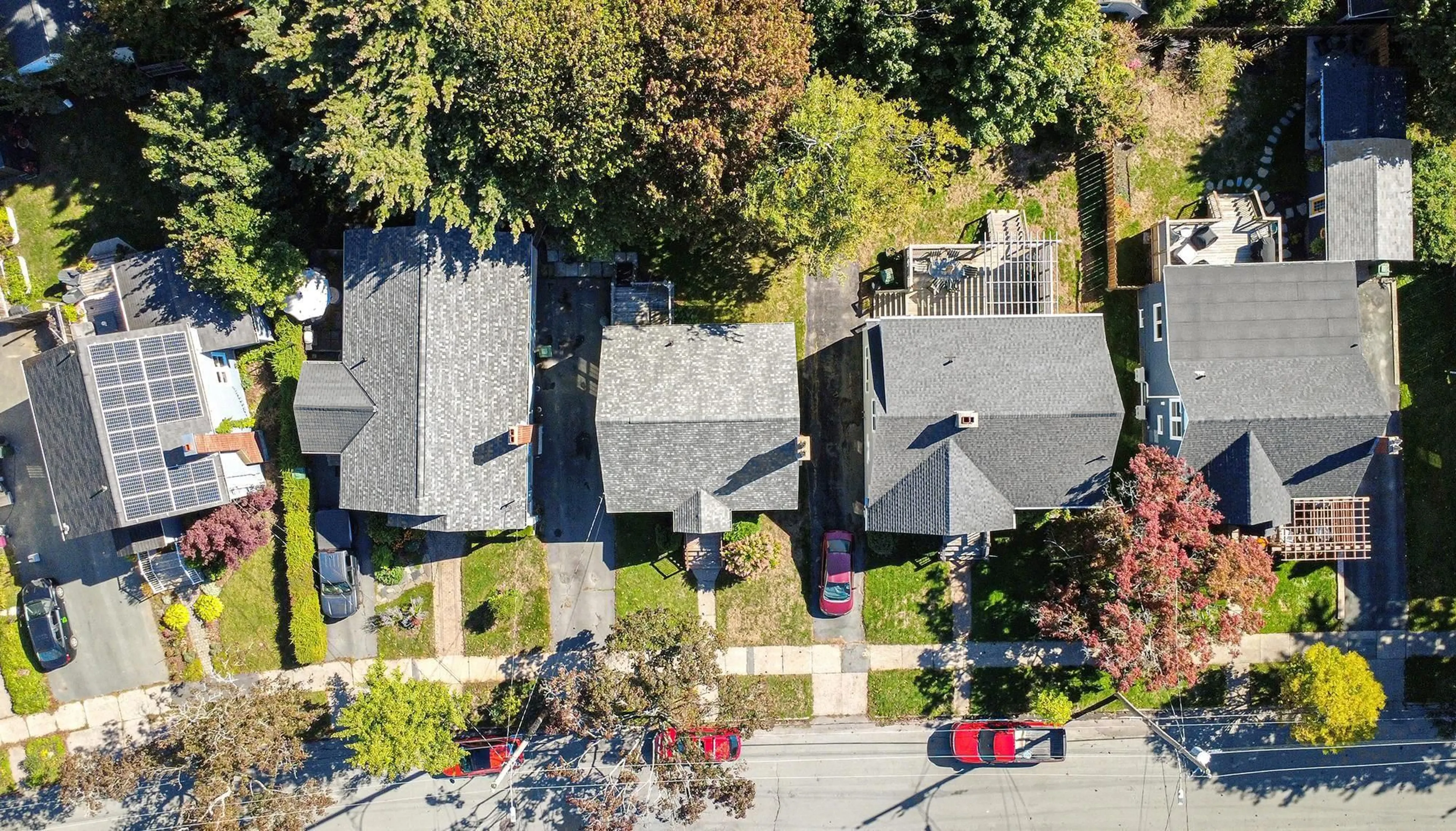 A pic from outside/outdoor area/front of a property/back of a property/a pic from drone, street for 3153 Hemlock St, Halifax Nova Scotia B3L 4B5