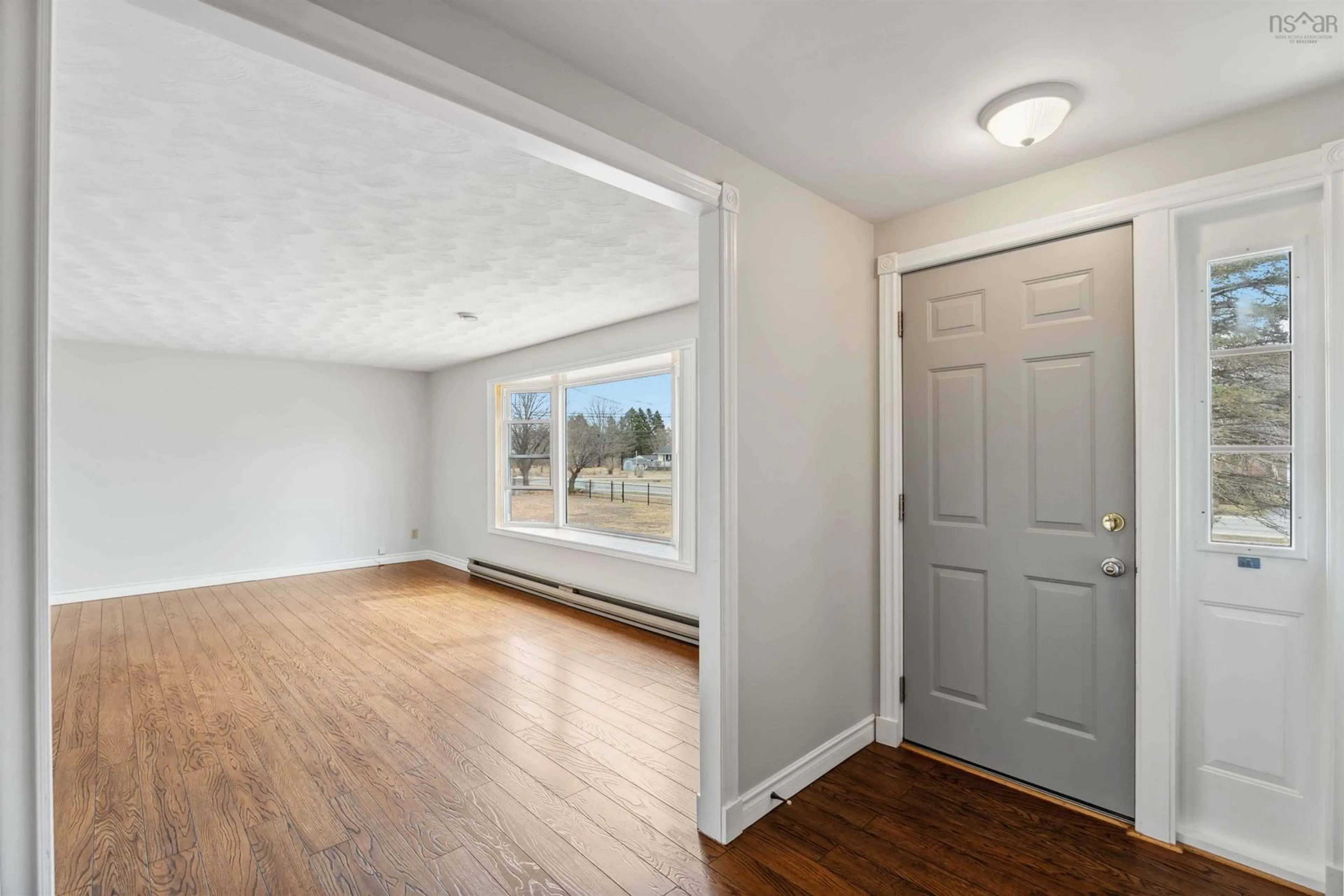 Indoor entryway for 909 Main St, Kingston Nova Scotia B0P 1R0