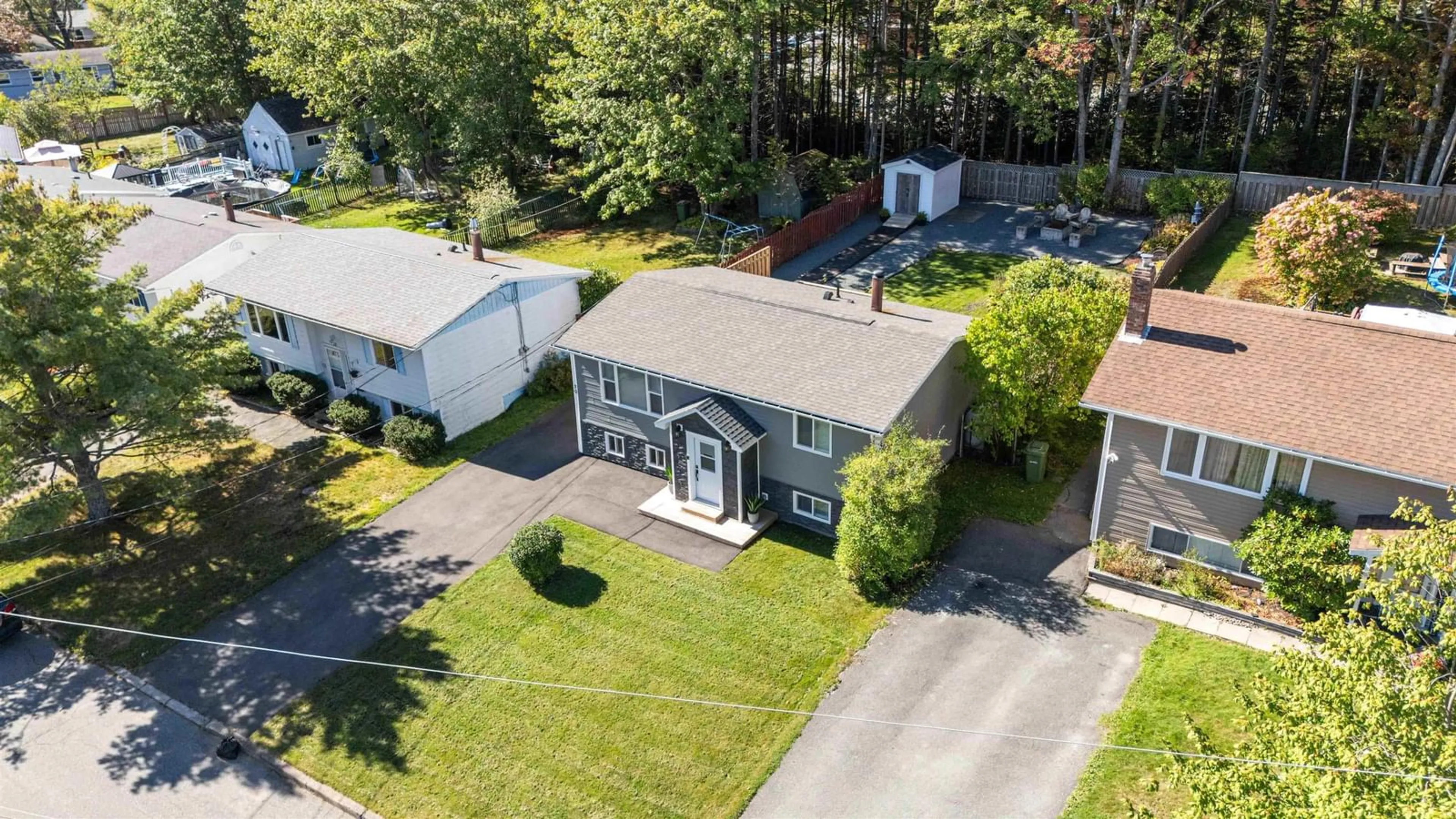 A pic from outside/outdoor area/front of a property/back of a property/a pic from drone, street for 20 Glenalva Crt, Dartmouth Nova Scotia B2W 4P5