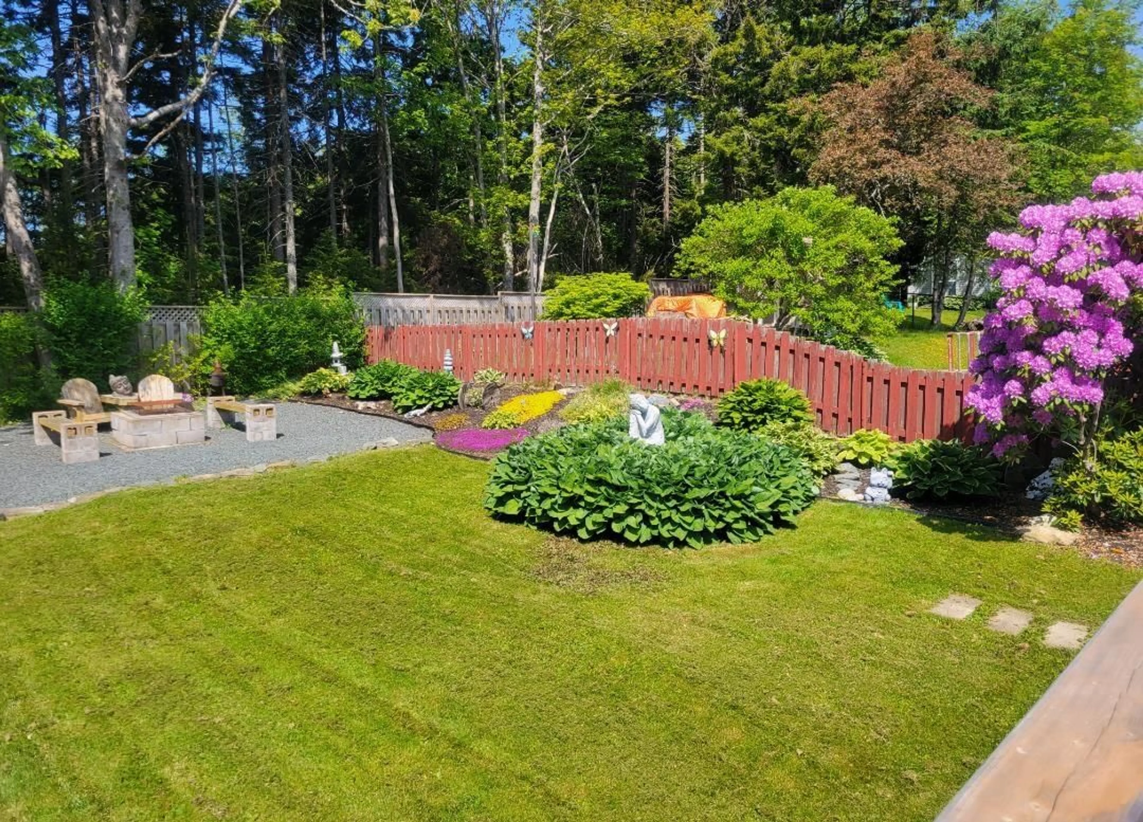 A pic from outside/outdoor area/front of a property/back of a property/a pic from drone, unknown for 20 Glenalva Crt, Dartmouth Nova Scotia B2W 4P5