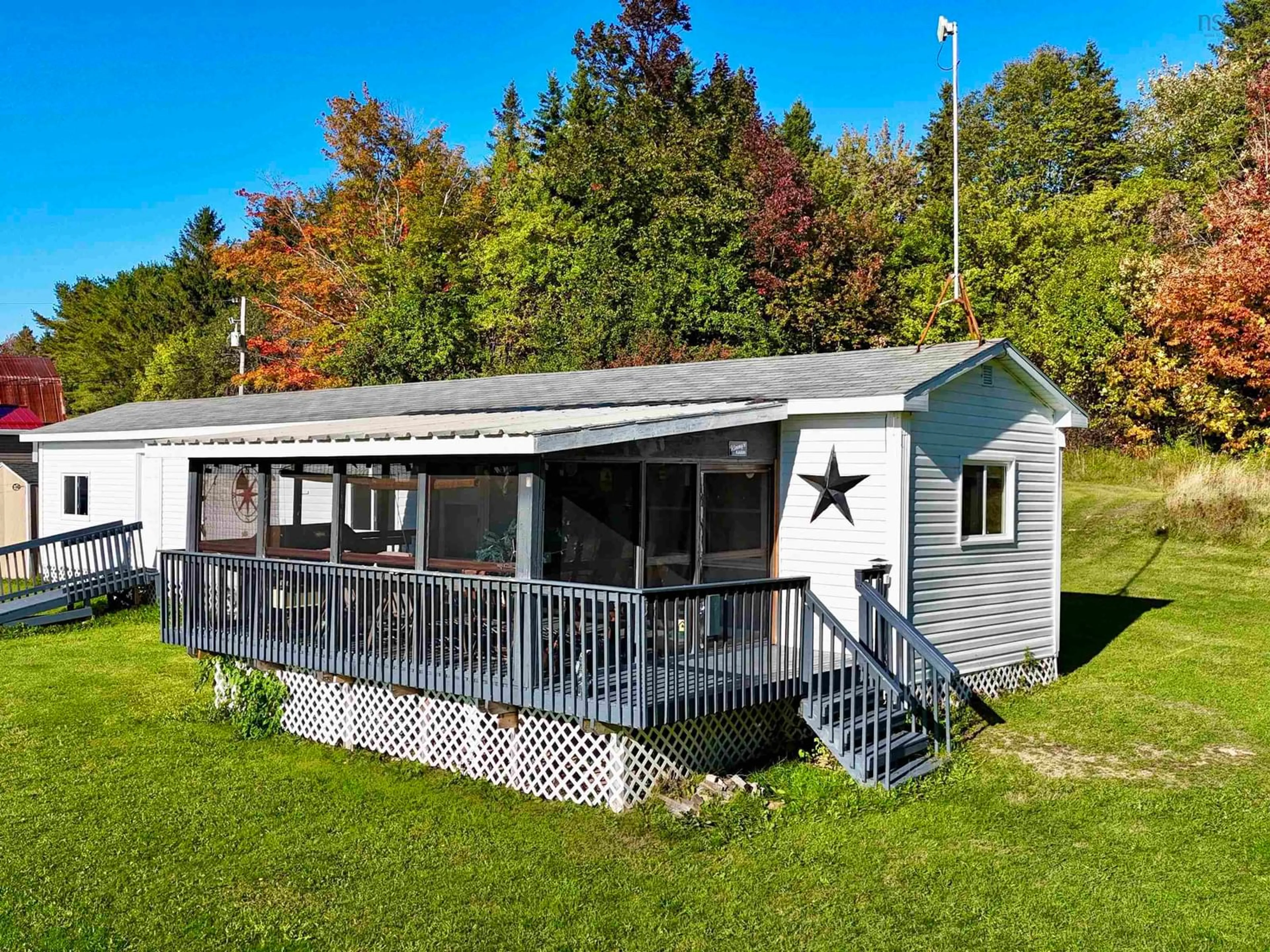 Home with vinyl exterior material, unknown for 2952 Hwy 395, East Lake Ainslie Nova Scotia B0E 3M0