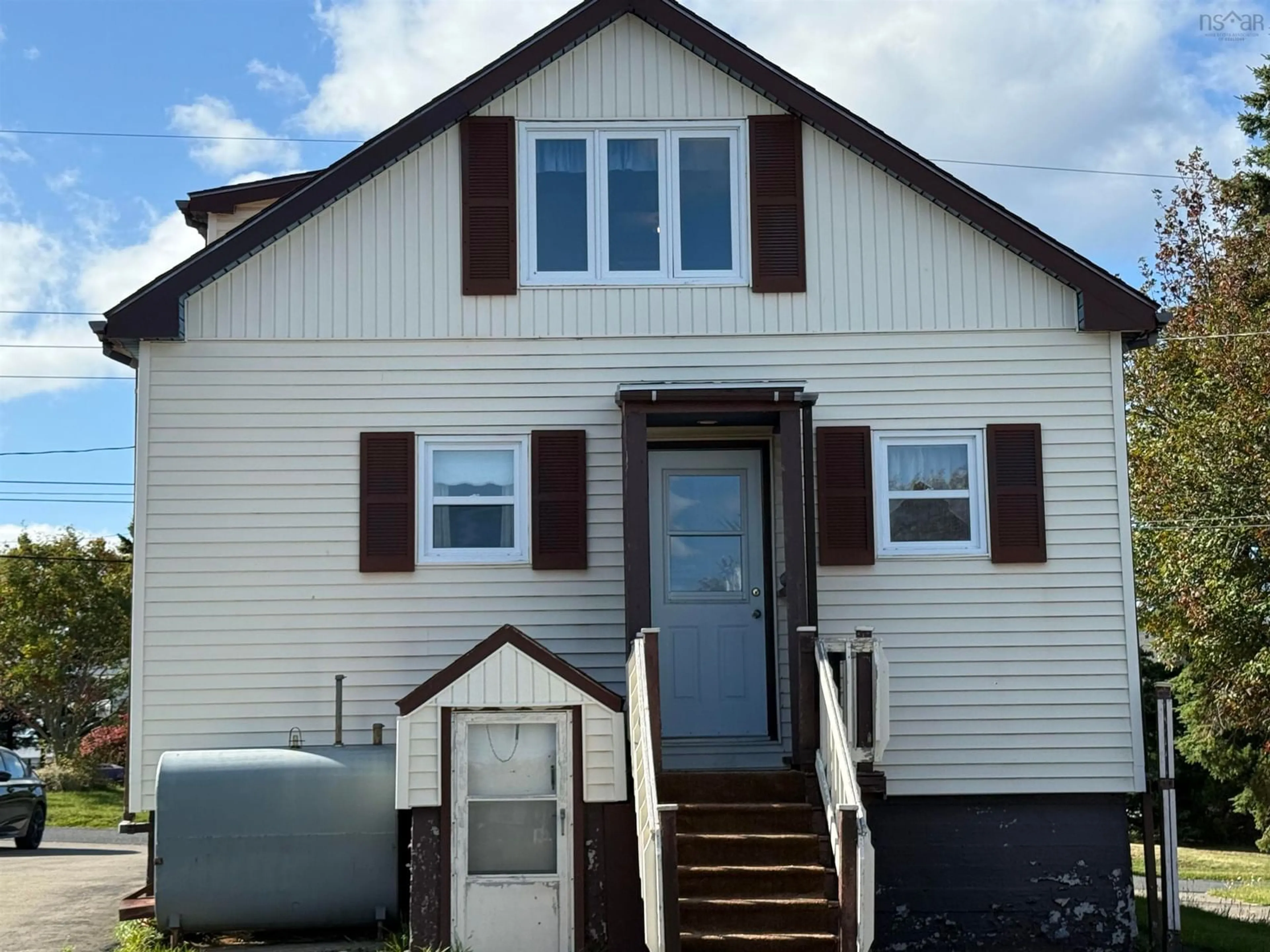 Home with vinyl exterior material, building for 690 St. Joseph St, New Waterford Nova Scotia B1H 4G6