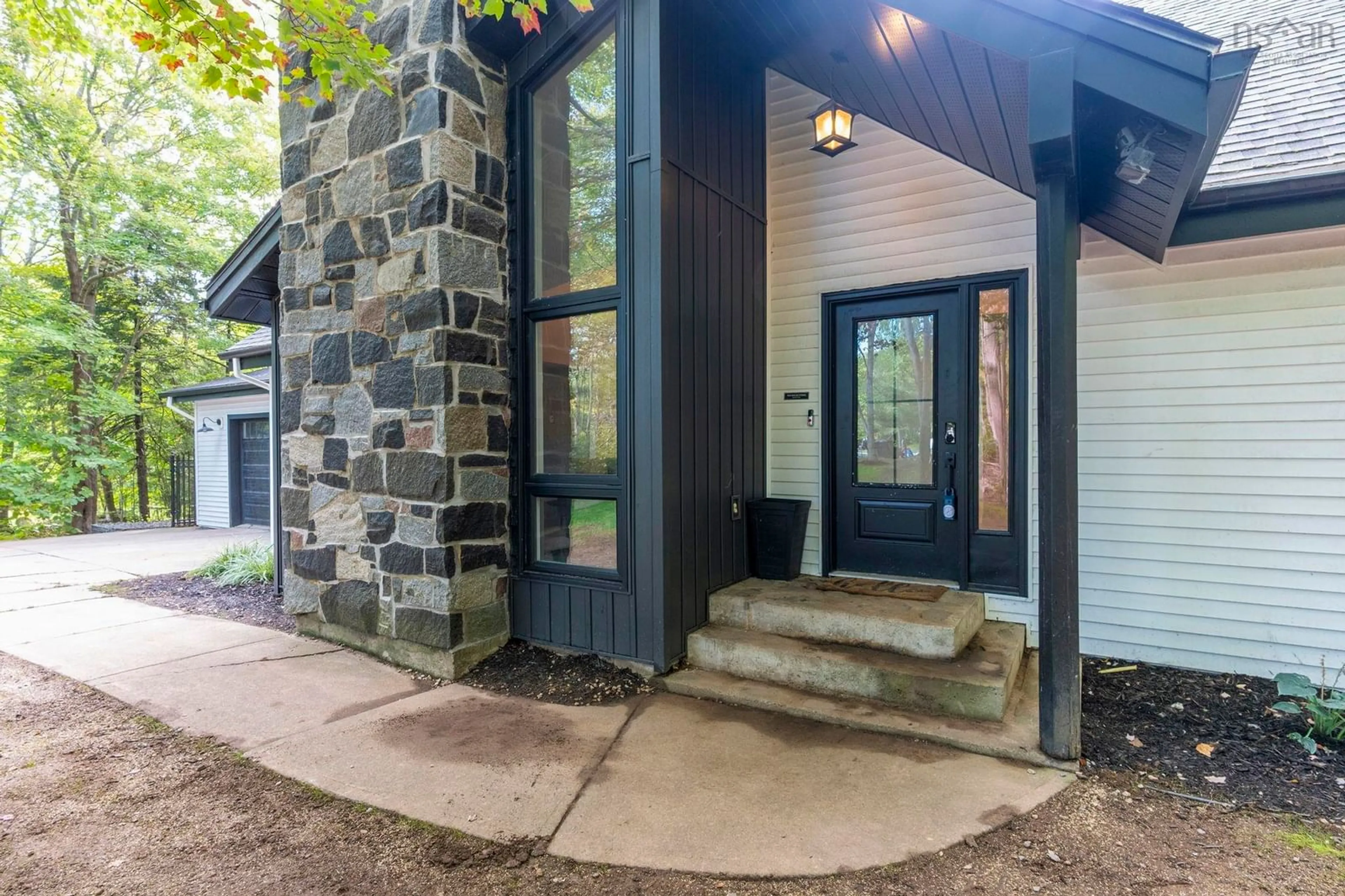 Indoor entryway for 84 Second St, Lakeview Nova Scotia B4C 4C9