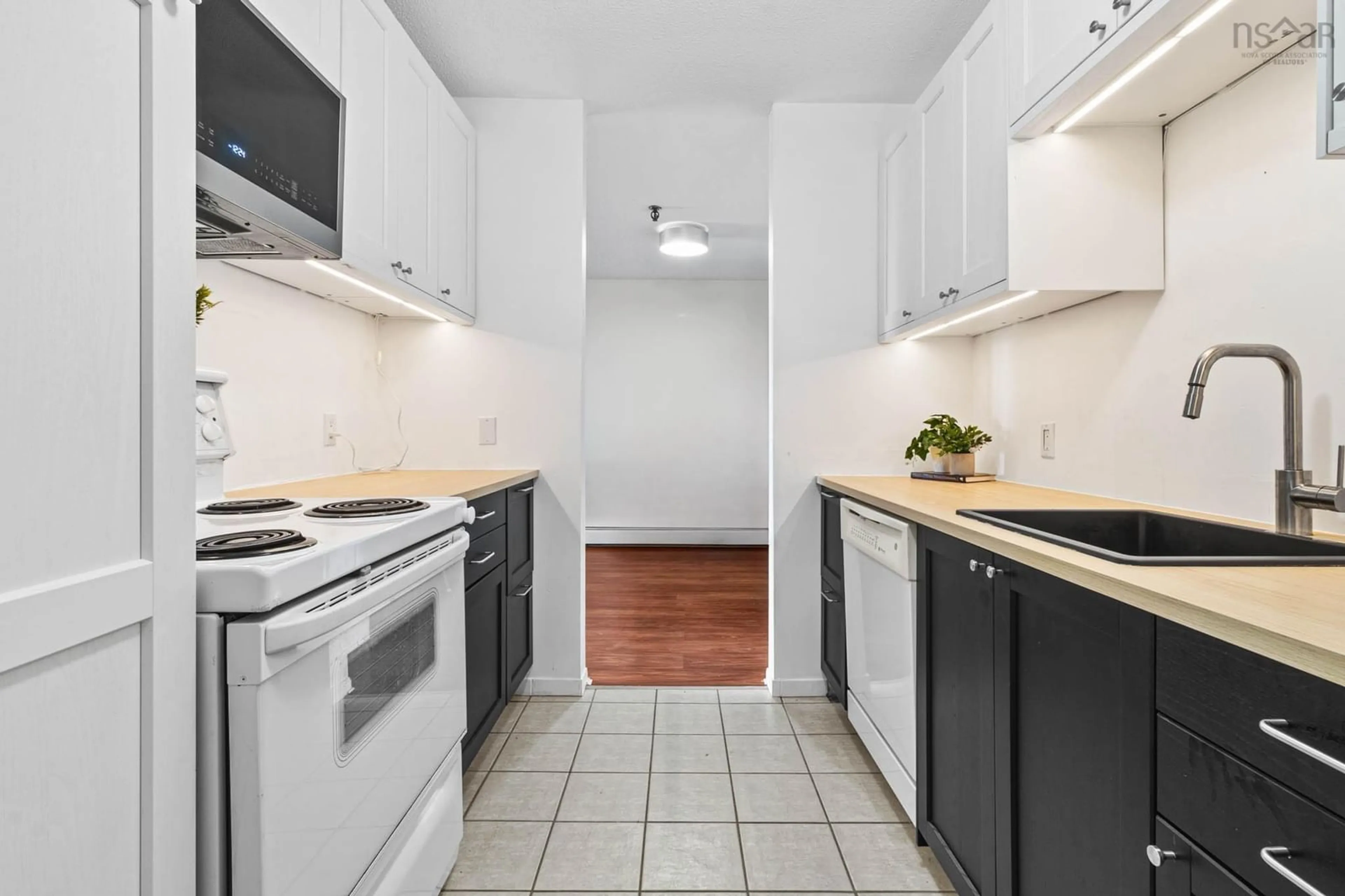 Standard kitchen, unknown for 38 Veronica Dr #402, Halifax Nova Scotia B3N 3A3