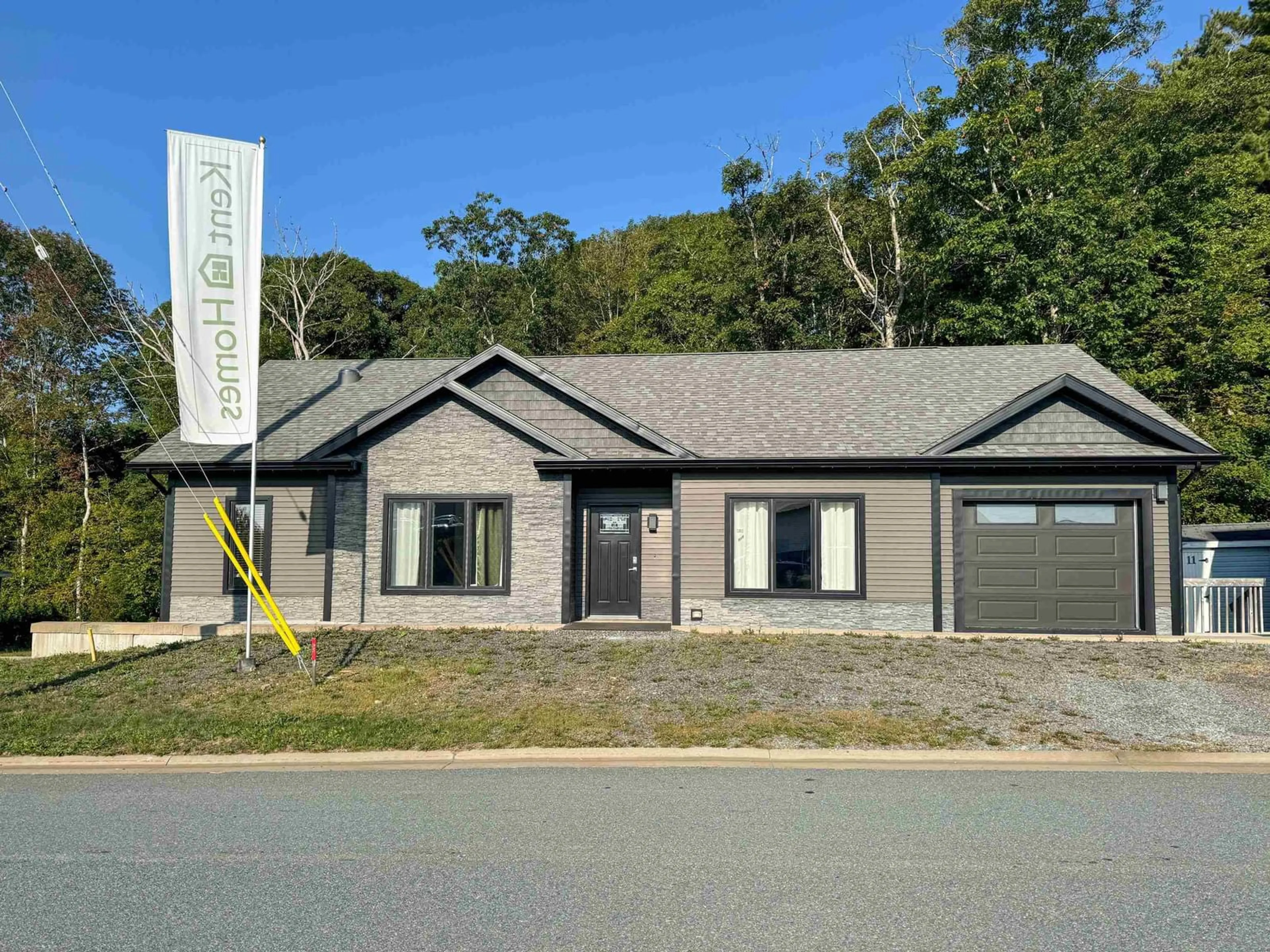 Home with vinyl exterior material, unknown for 277 Haven Dr, Bridgewater Nova Scotia B4V 4E4
