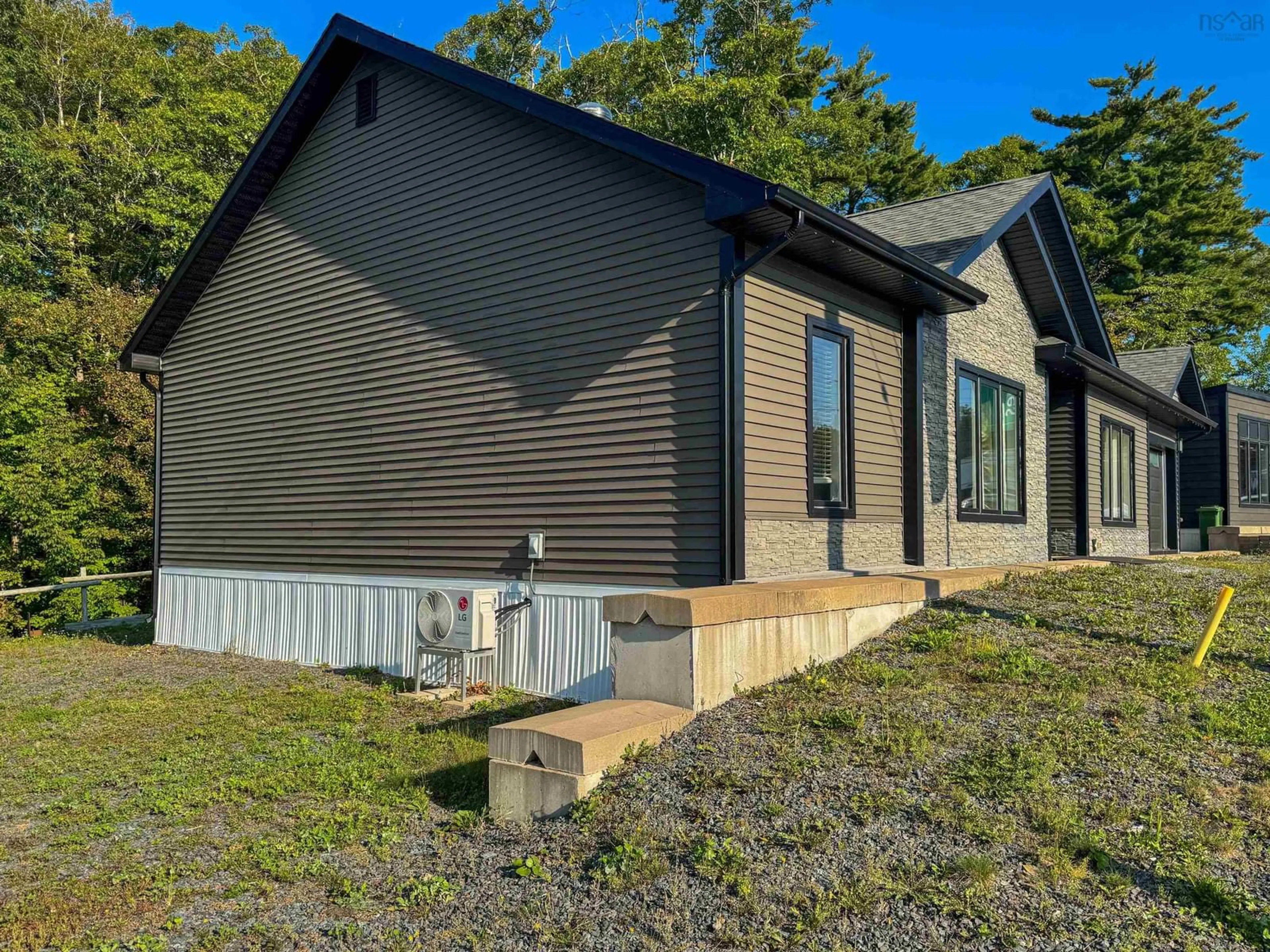 Home with vinyl exterior material, unknown for 277 Haven Dr, Bridgewater Nova Scotia B4V 4E4