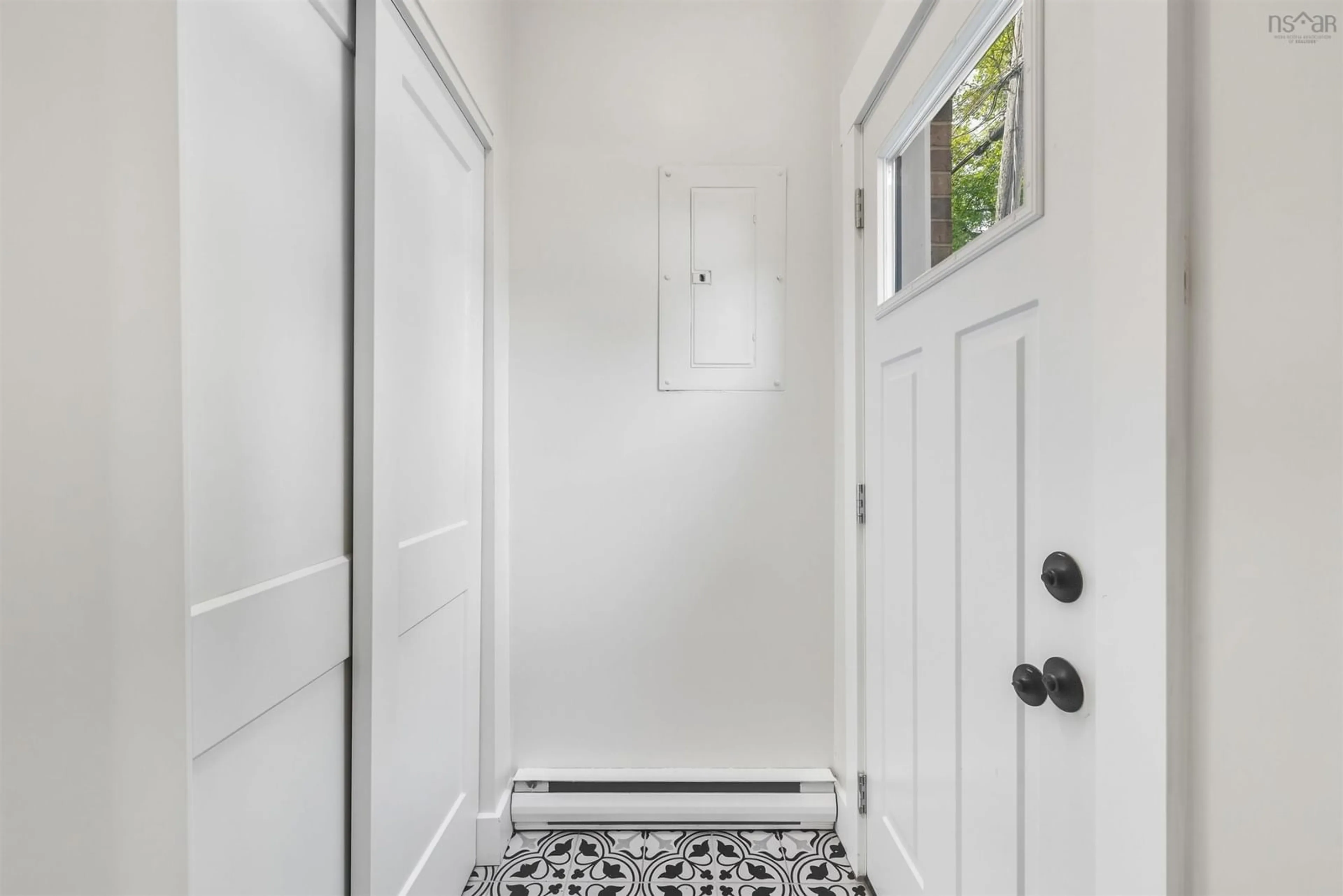 Indoor entryway for 76 Queen St, Dartmouth Nova Scotia B2Y 1G5