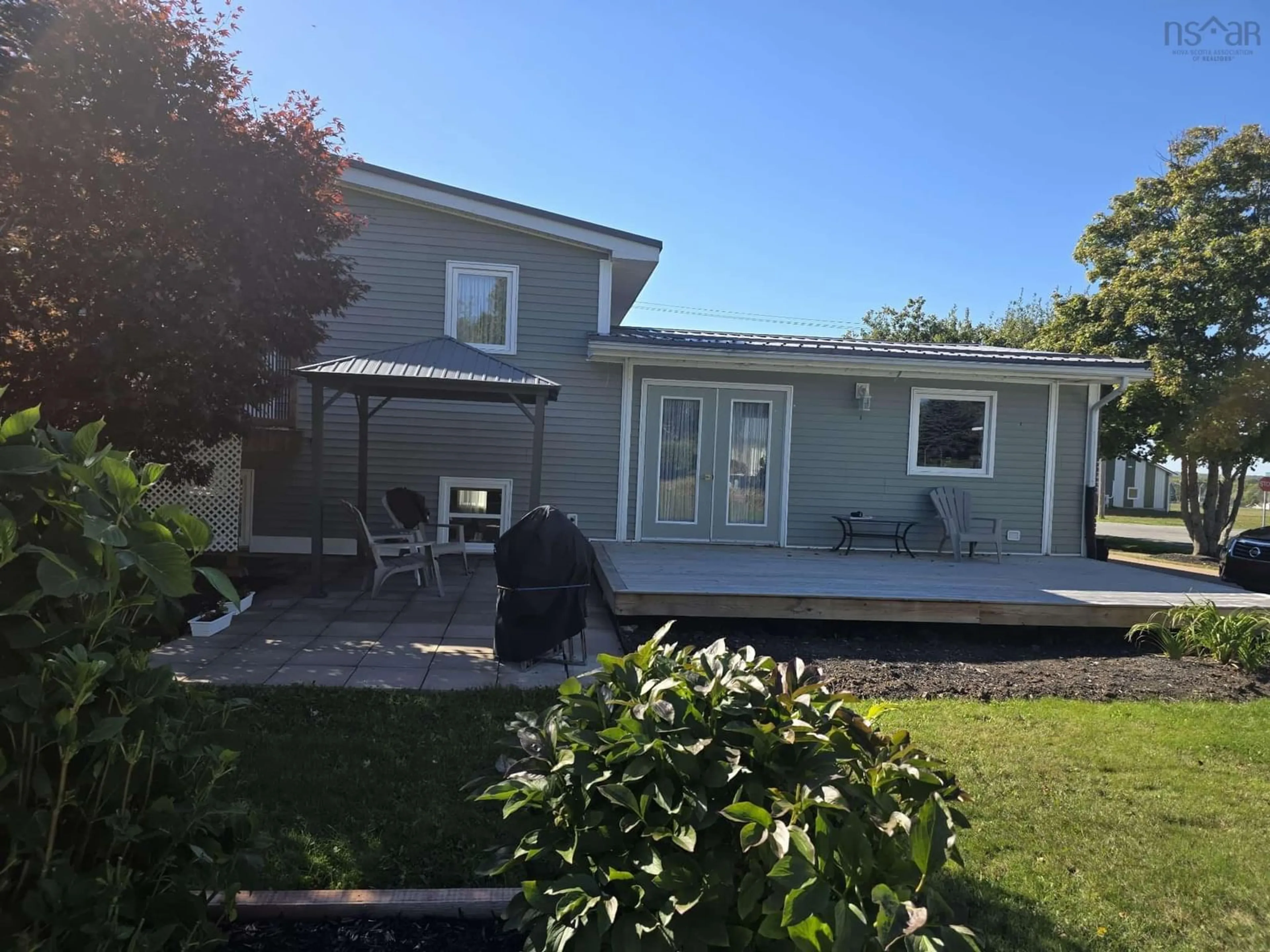 A pic from outside/outdoor area/front of a property/back of a property/a pic from drone, unknown for 212 Patterson St, Pictou Nova Scotia B0K 1H0