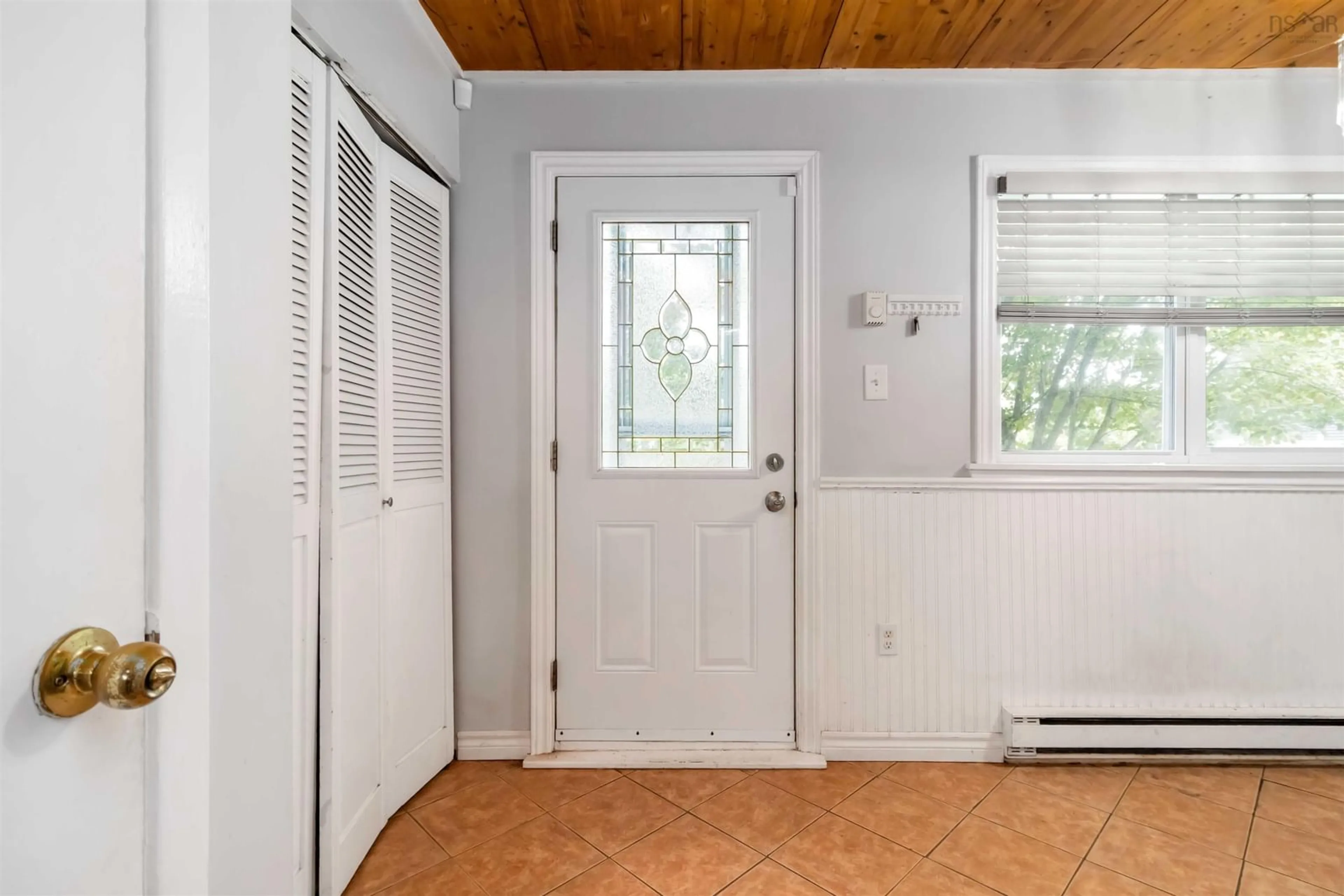 Indoor entryway for 78 Cavendish Road, Halifax Nova Scotia B3P 2J7