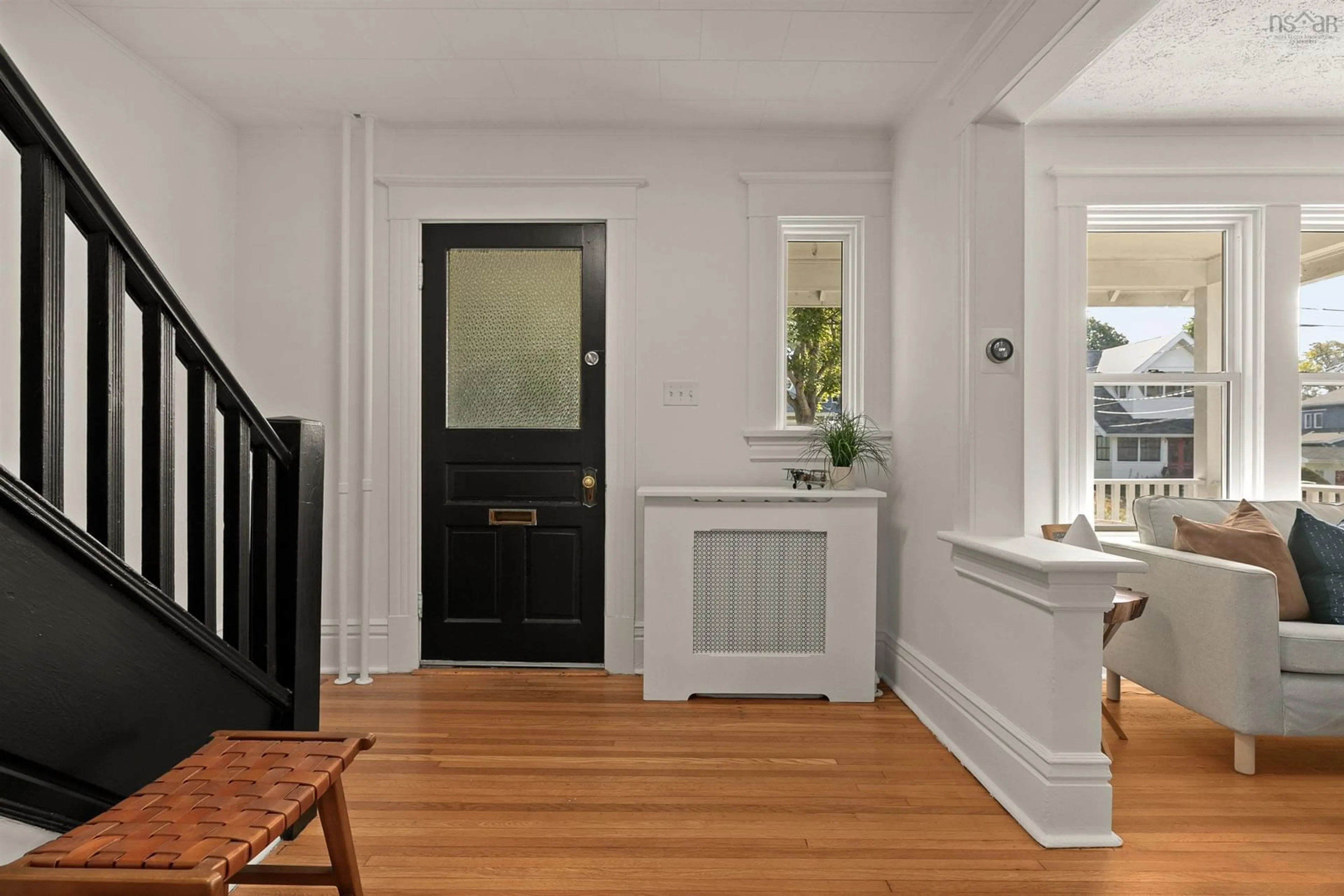 Indoor entryway for 11 James St, Dartmouth Nova Scotia B2Y 1R1