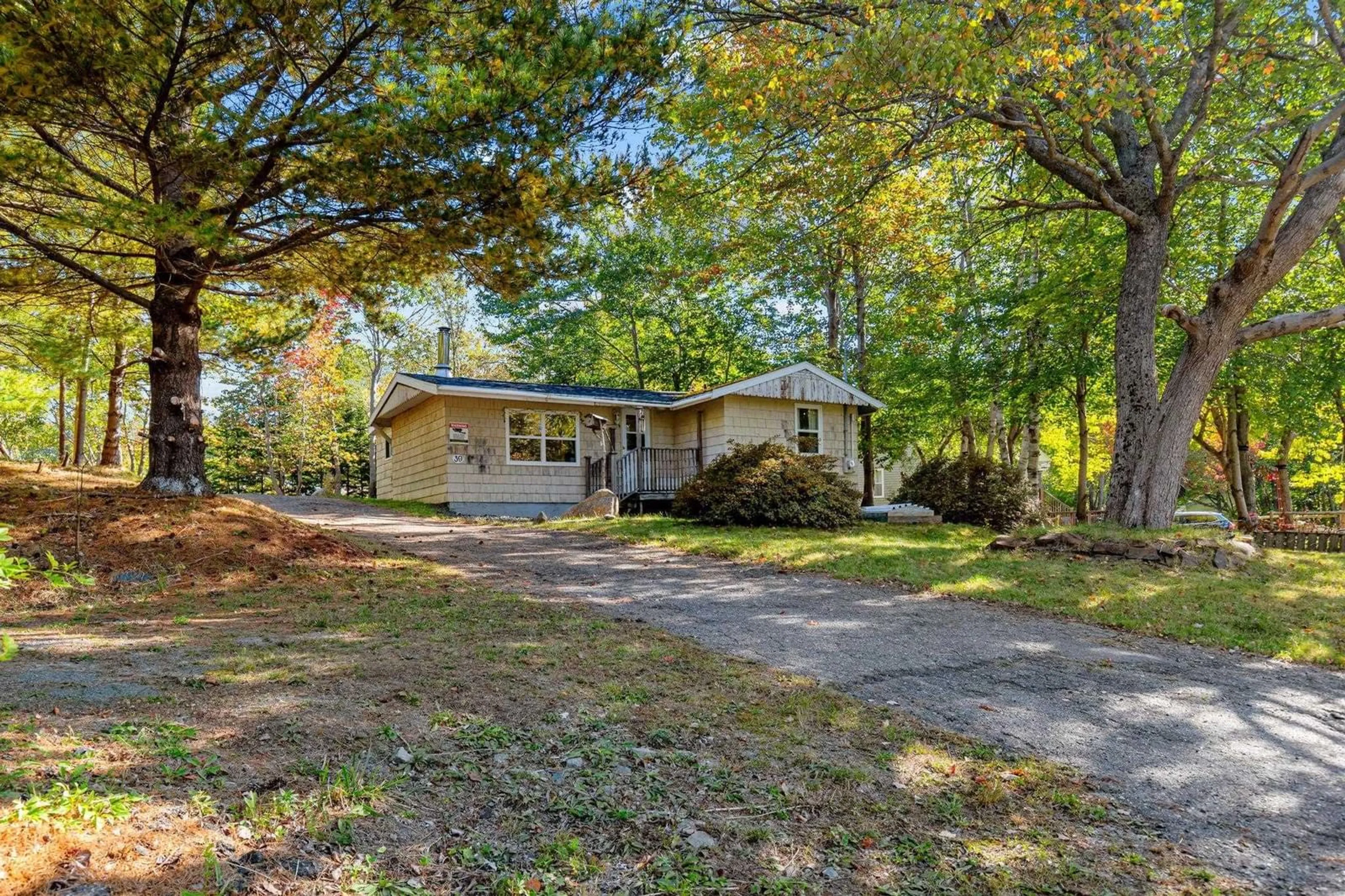 A pic from outside/outdoor area/front of a property/back of a property/a pic from drone, forest/trees view for 39 Hamshaw Dr, Halifax Nova Scotia B3M 2G9