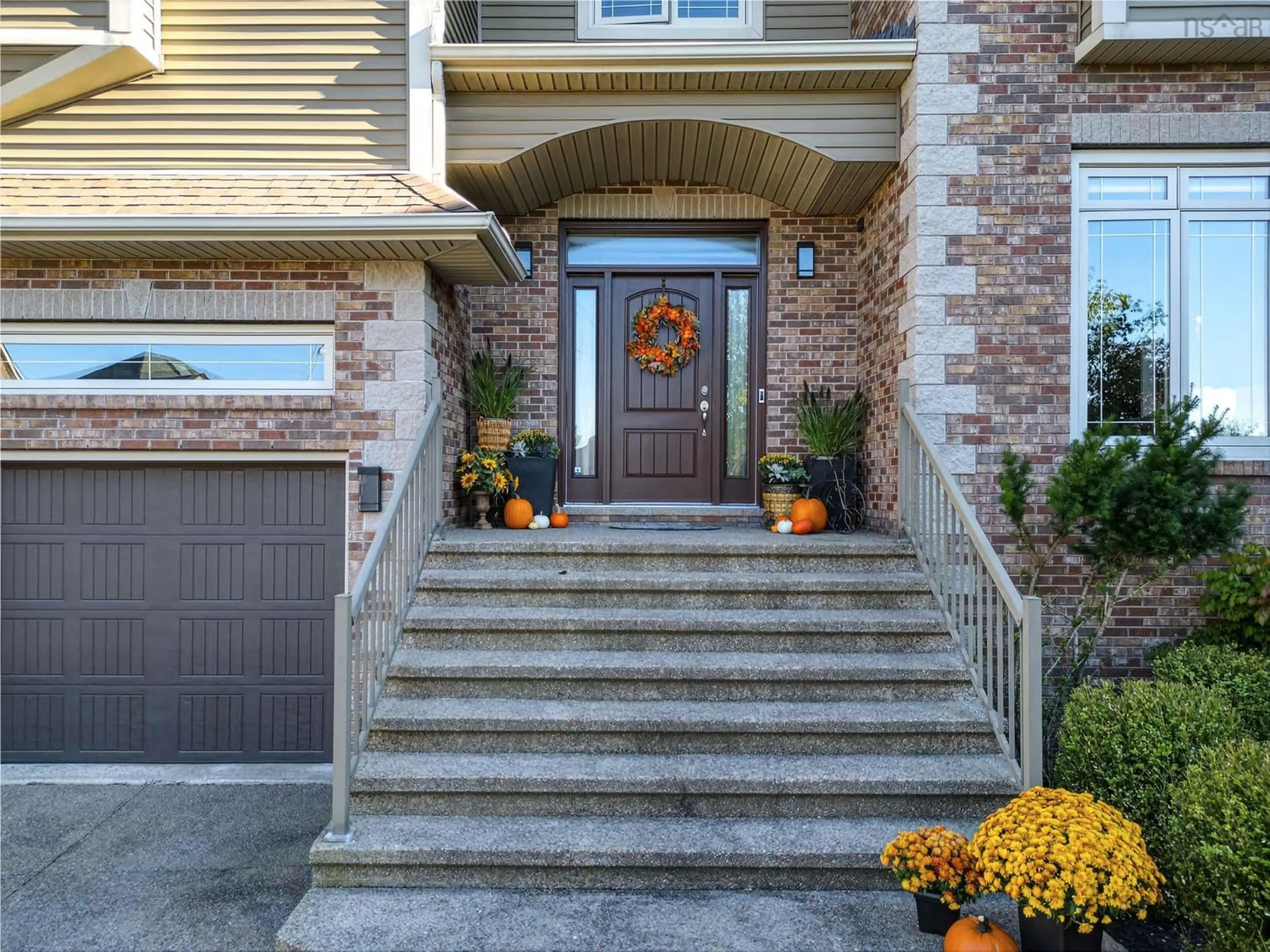 Indoor entryway for 129 William Borrett Terr, Bedford South Nova Scotia B4A 0G6