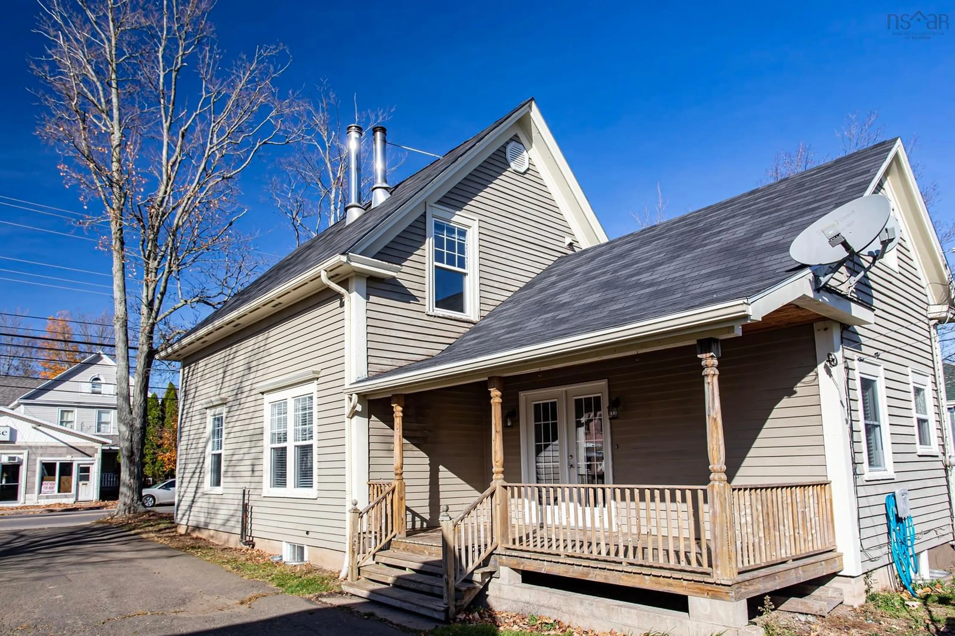 Home with vinyl exterior material, street for 352 Main St, Middleton Nova Scotia B0S 1P0