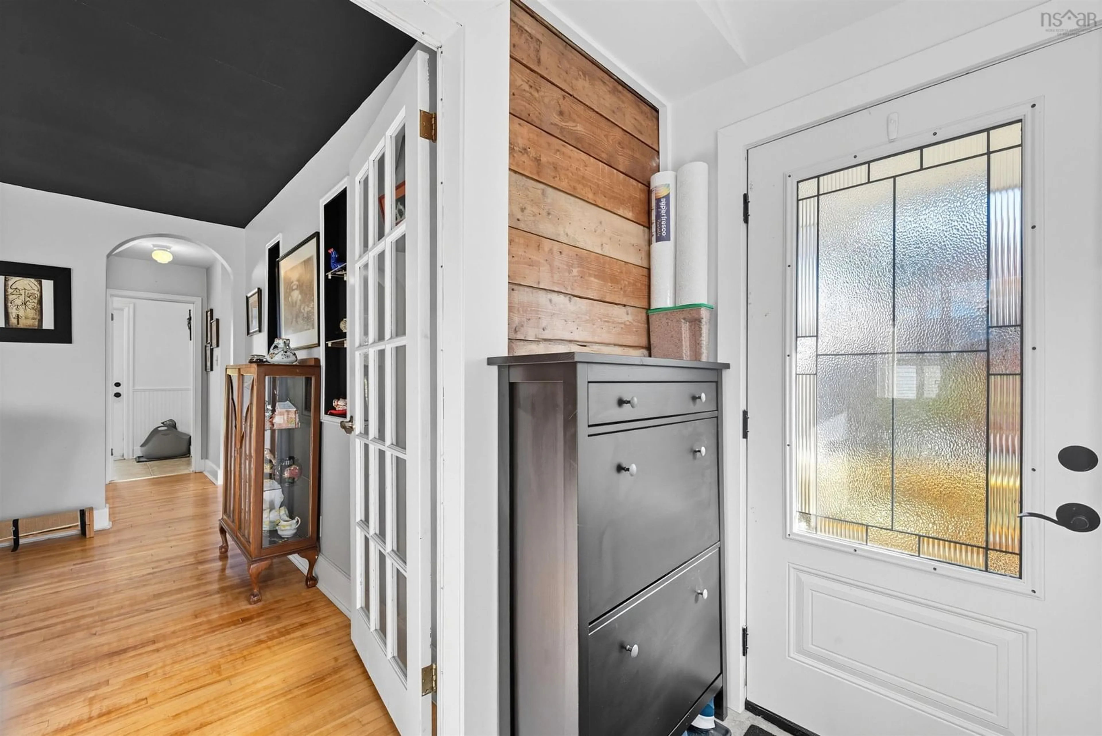 Indoor entryway for 3821 Basinview Dr, Halifax Nova Scotia B3K 5A2