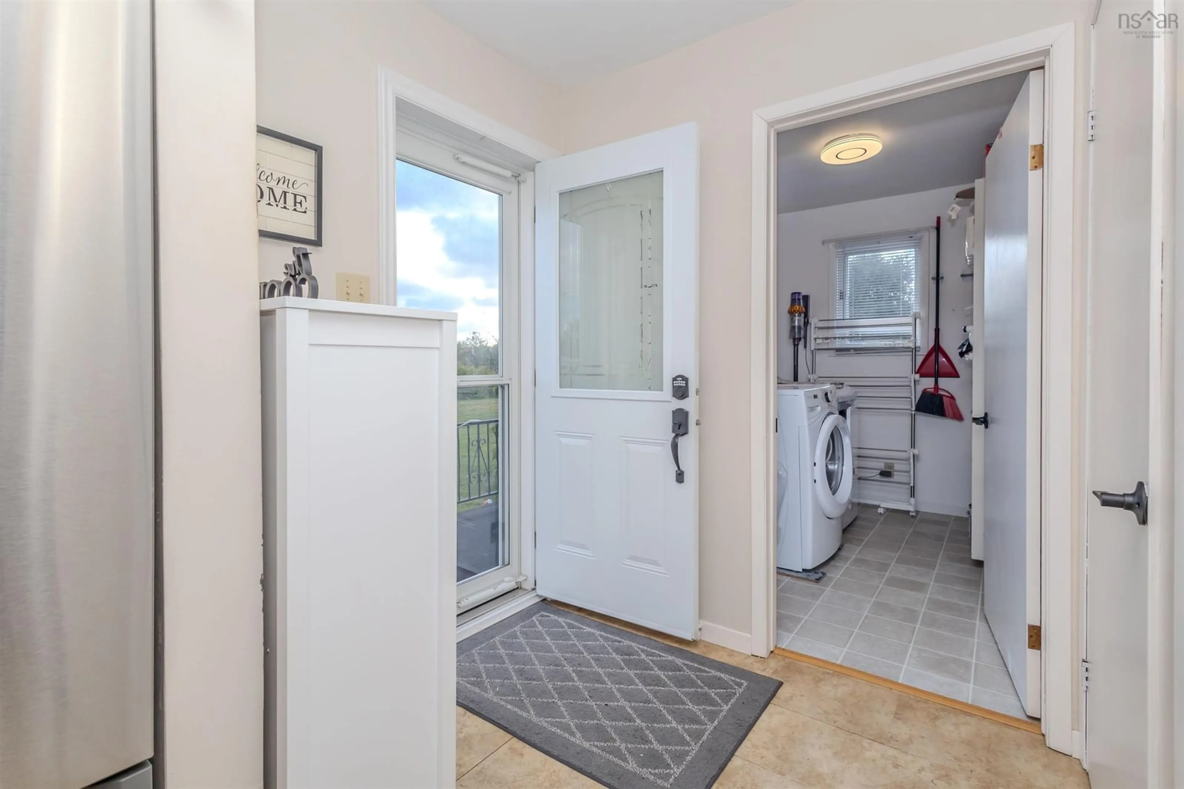 Indoor entryway for 101 Wallace Rd, Glace Bay Nova Scotia B1A 4N6
