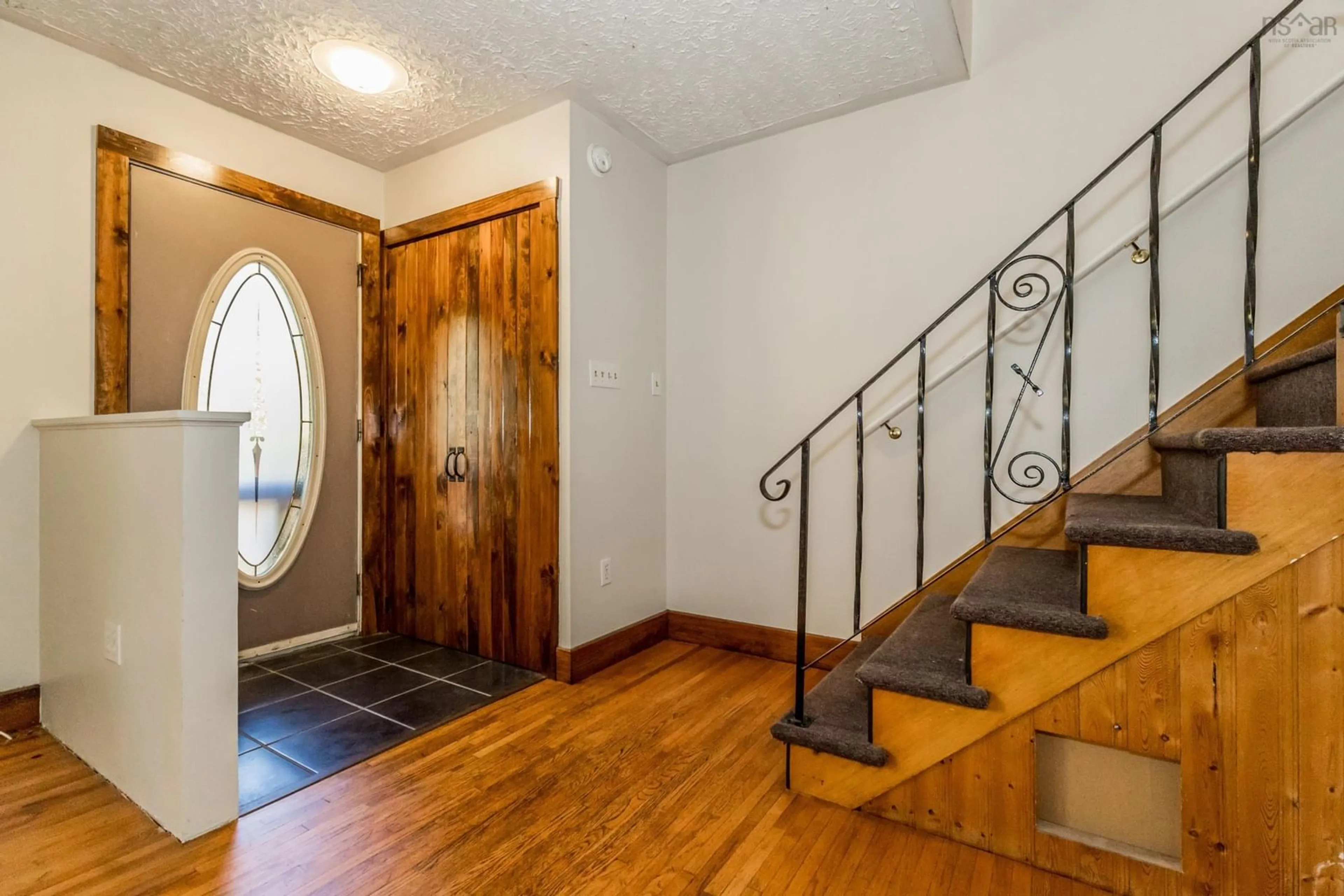 Indoor foyer for 130 Foster St, Berwick Nova Scotia B0P 1E0