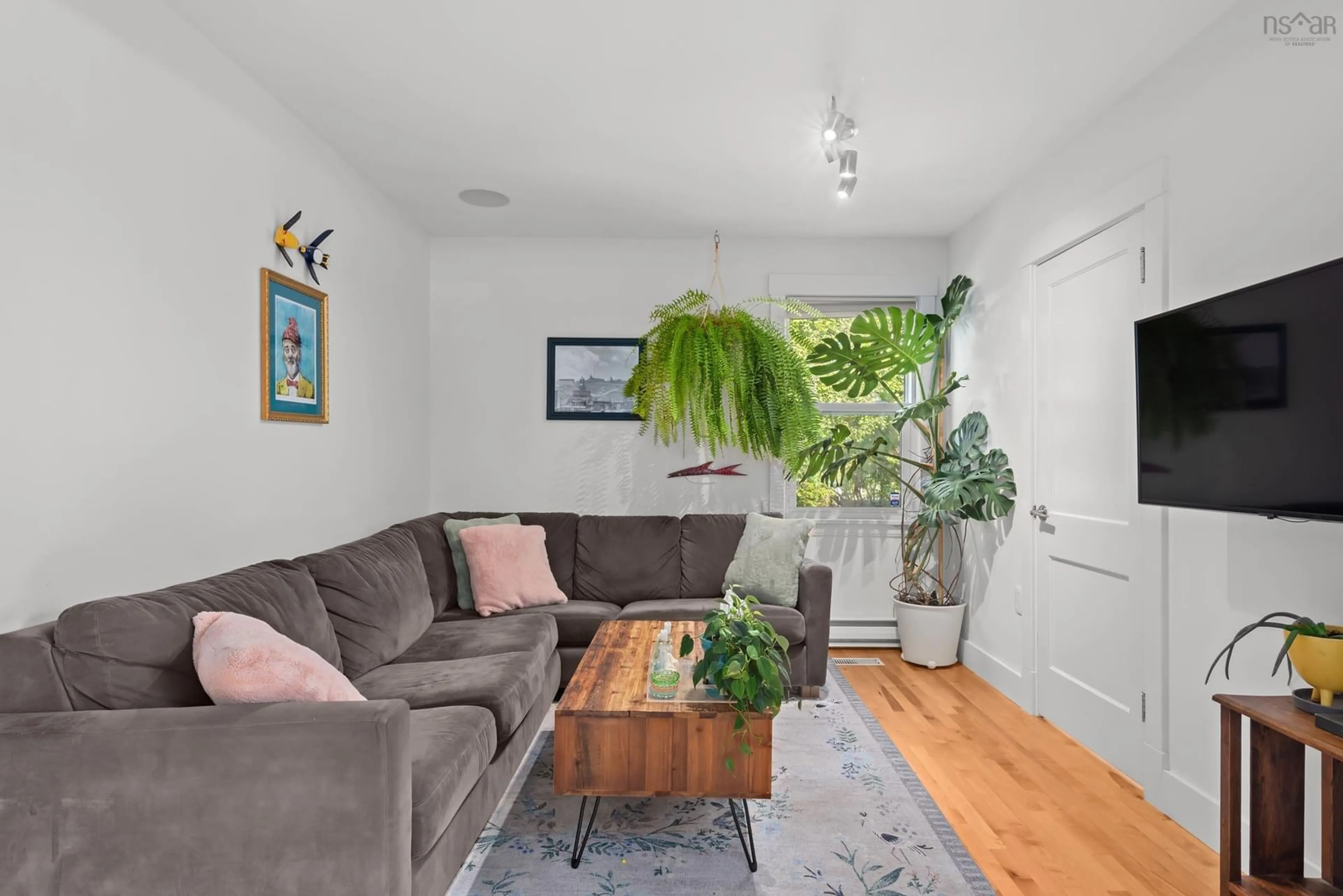Living room with furniture, unknown for 3692 Basinview Dr, Halifax Nova Scotia B3K 4Z8