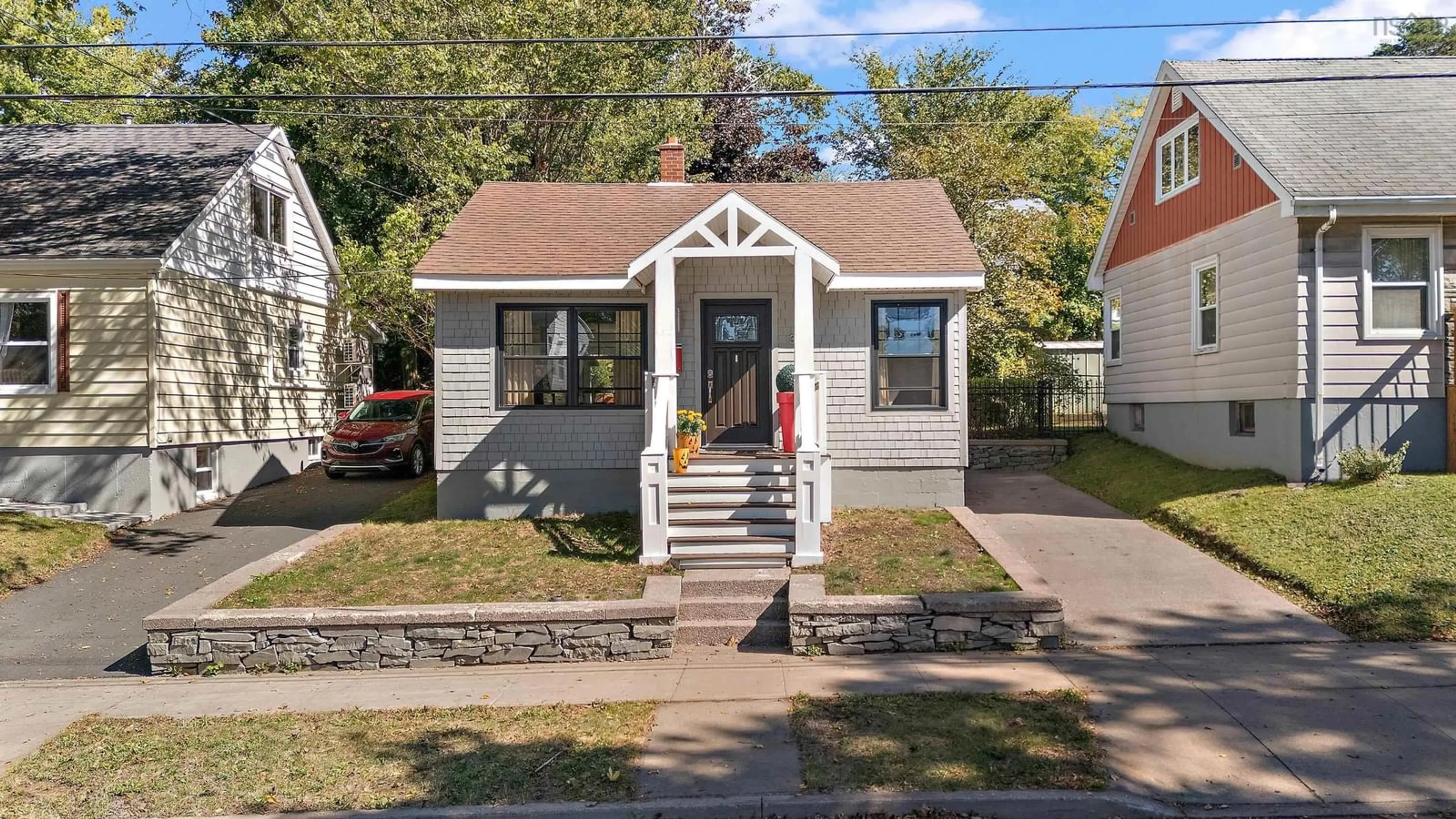 Home with vinyl exterior material, street for 3207 Glendale Rd, West End Nova Scotia B3L 3S4