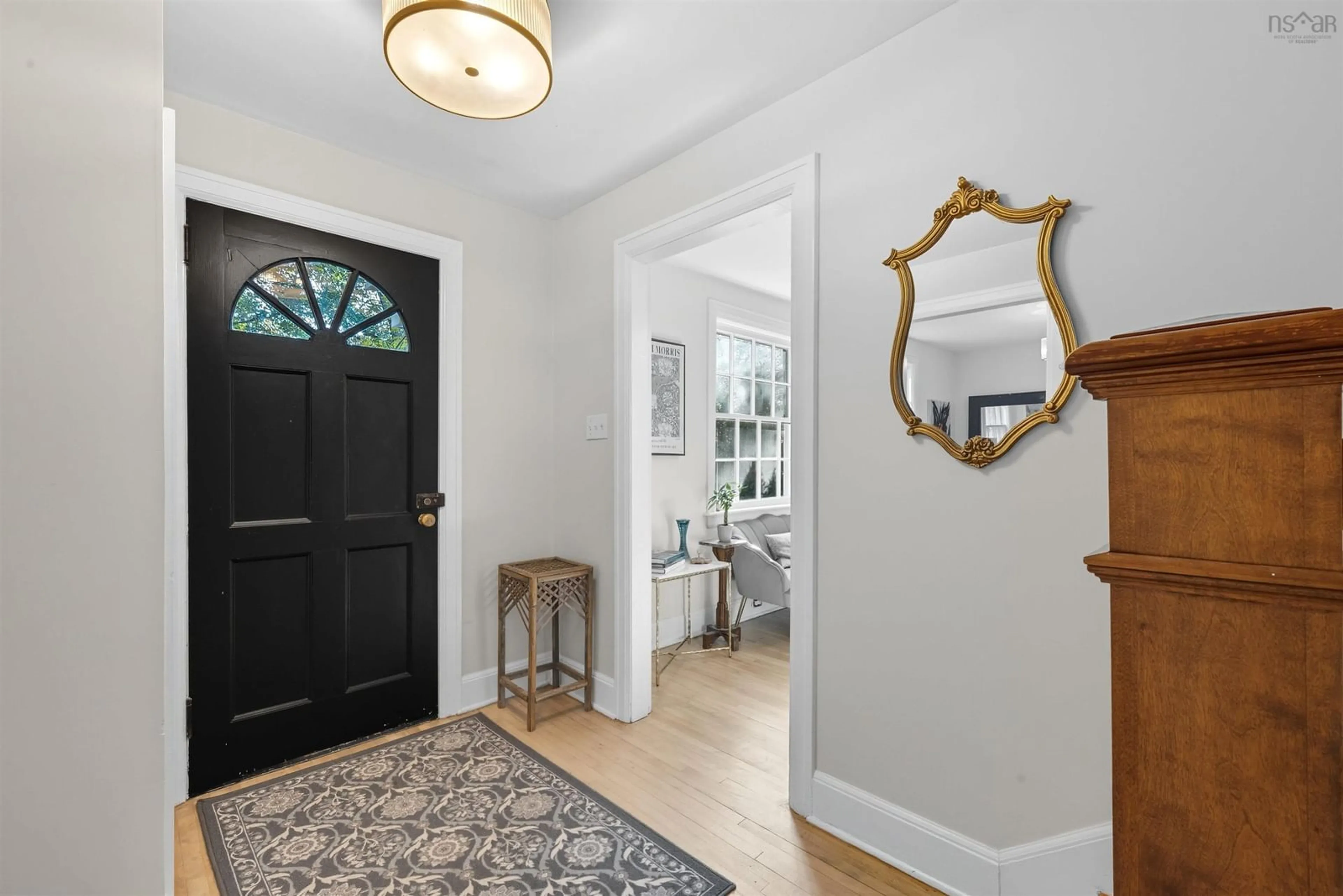 Indoor entryway for 1535 King St, Windsor Nova Scotia B0N 2T0
