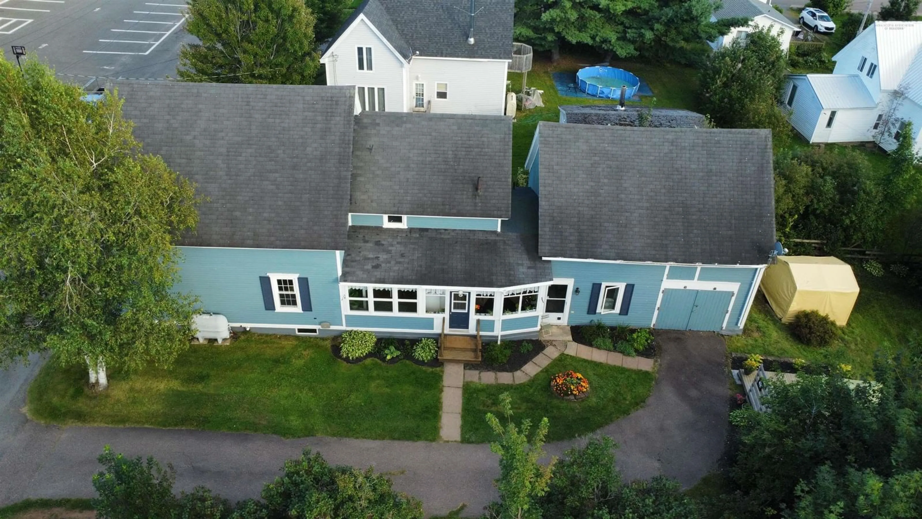 A pic from outside/outdoor area/front of a property/back of a property/a pic from drone, building for 52 Ellis St, Oxford Nova Scotia B0M 1P0