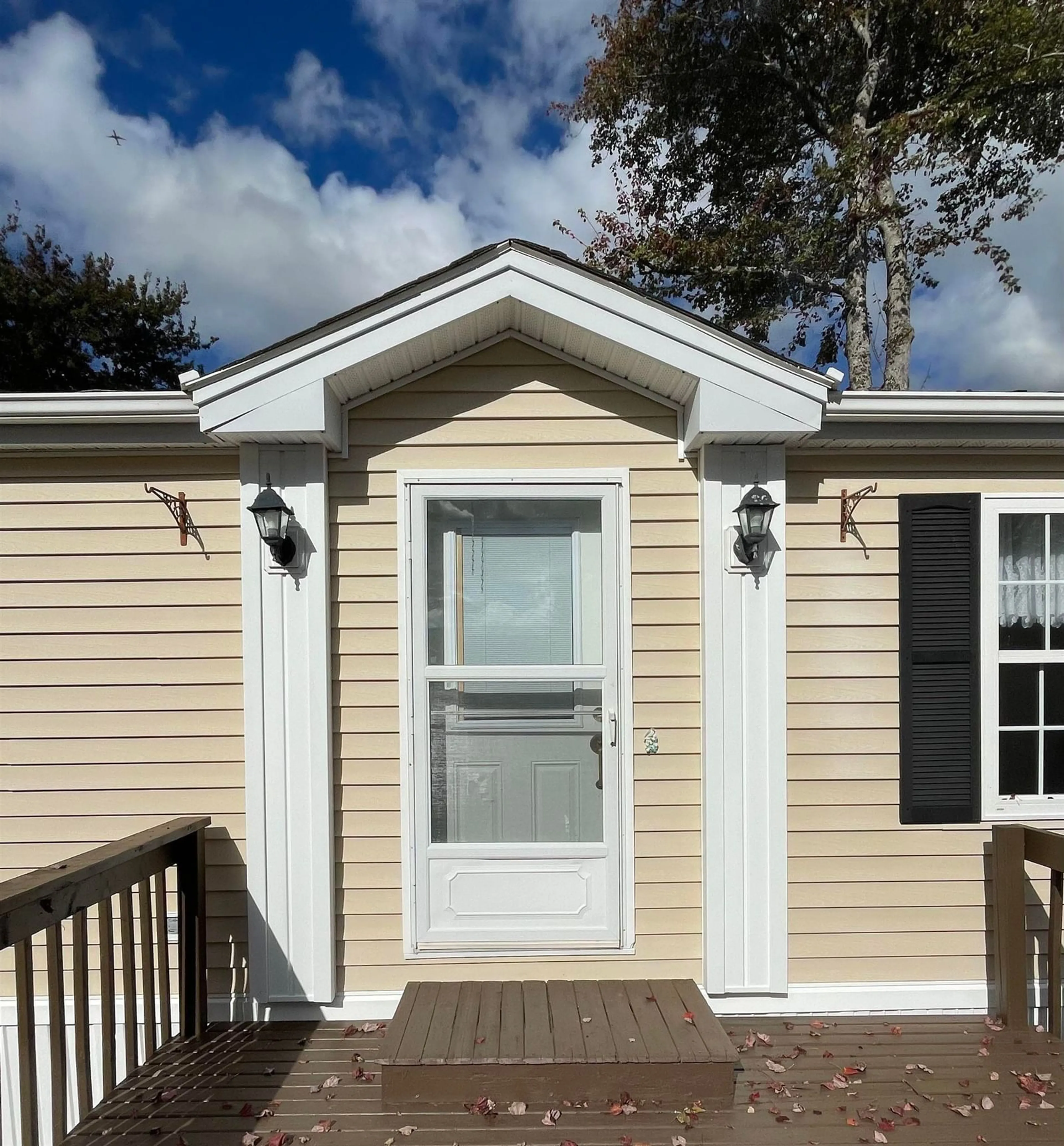 Home with vinyl exterior material, unknown for 5 First St, Lucasville Nova Scotia B4B 1P8