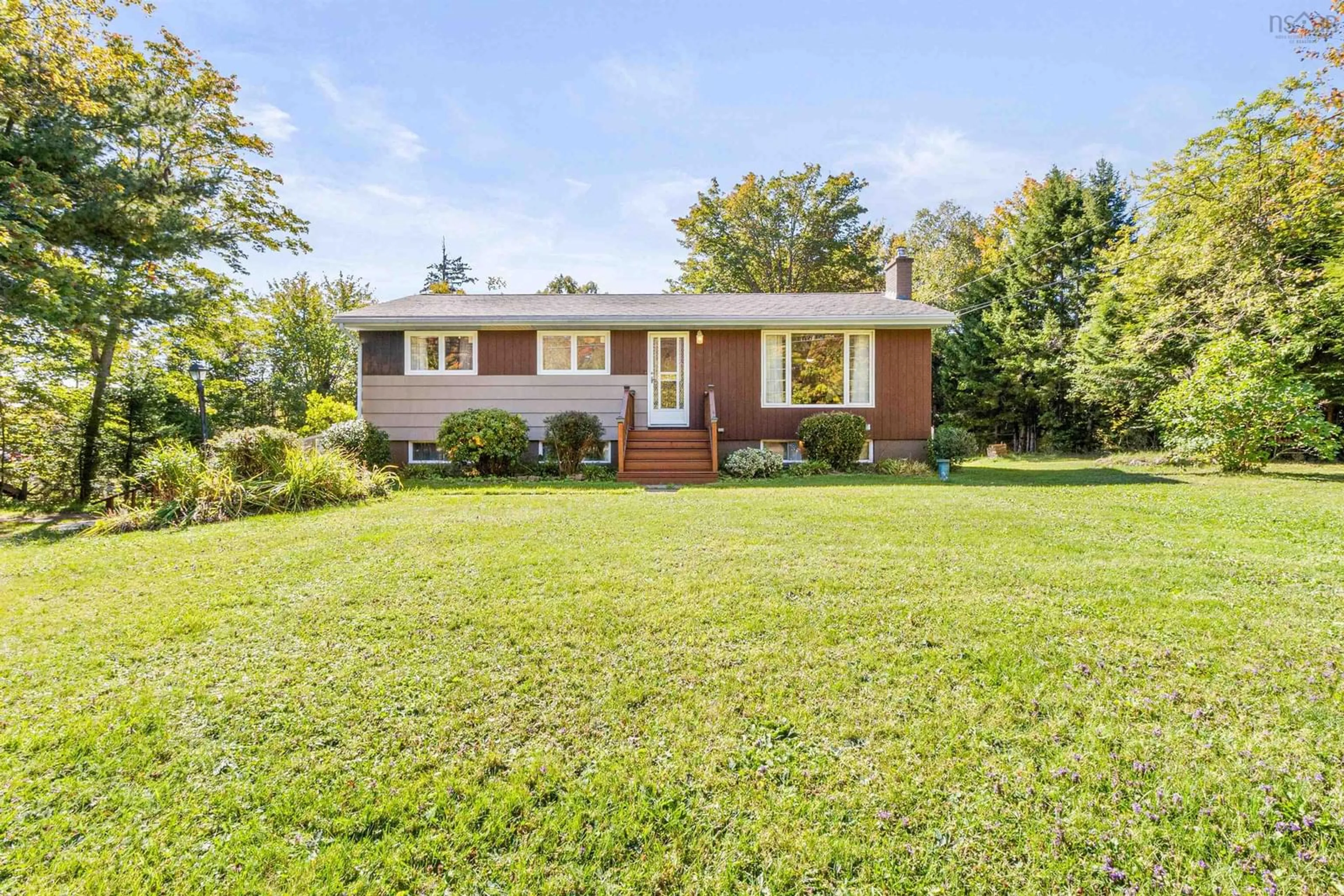 Home with brick exterior material, street for 1059 Fall River Rd, Fall River Nova Scotia B2T 1E9