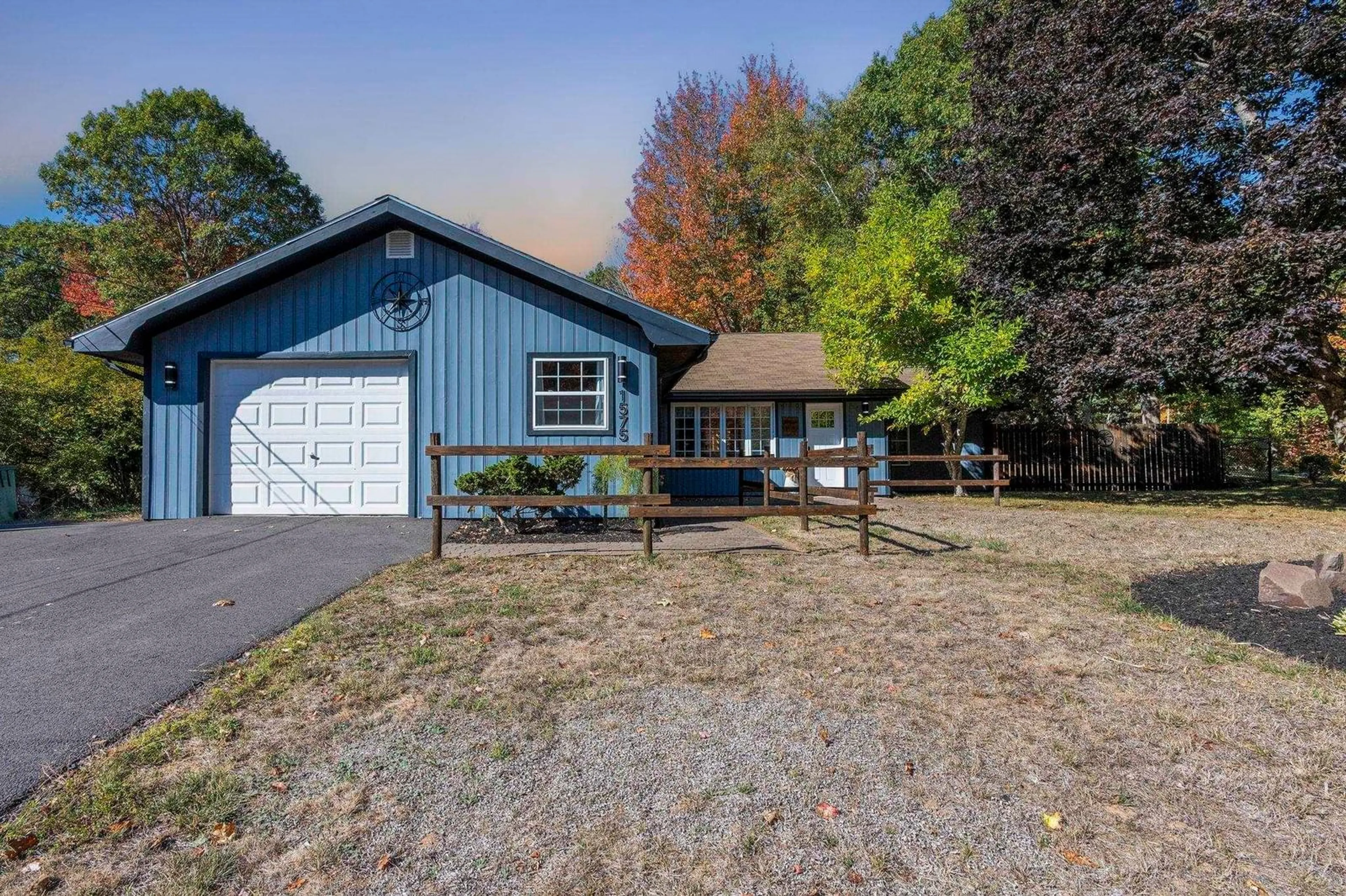 A pic from outside/outdoor area/front of a property/back of a property/a pic from drone, unknown for 1575 Charlene St, Coldbrook Nova Scotia B4R 1A7