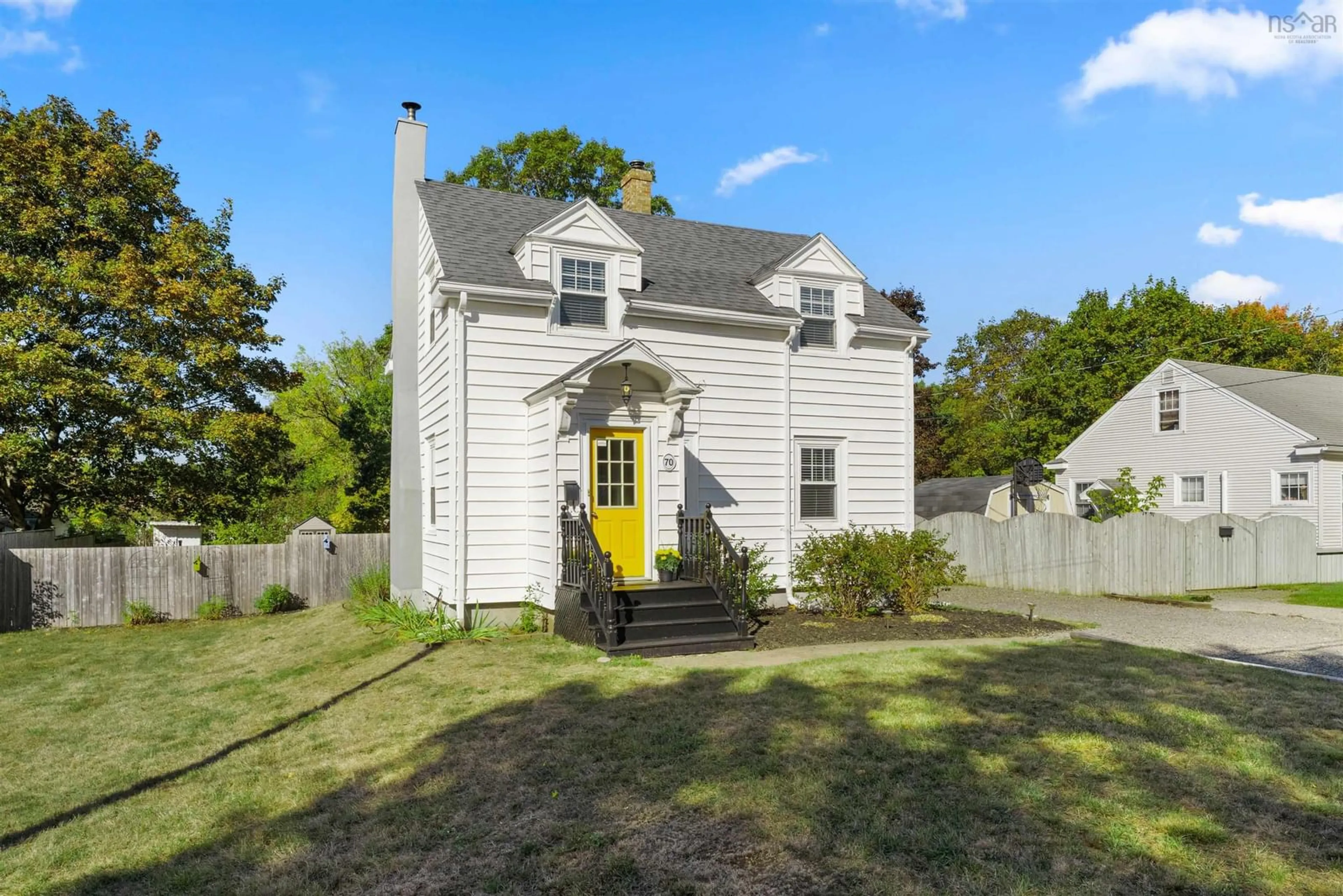 A pic from outside/outdoor area/front of a property/back of a property/a pic from drone, street for 70 Oakdene Ave, Kentville Nova Scotia B4N 2B9